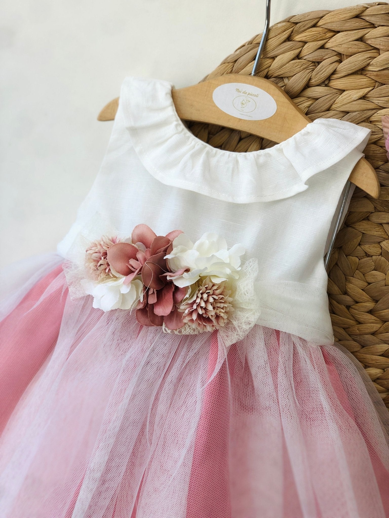 ABITINO CERIMONIALE BIANCO CON TULLE ROSA E FIORI - Noi da piccoli