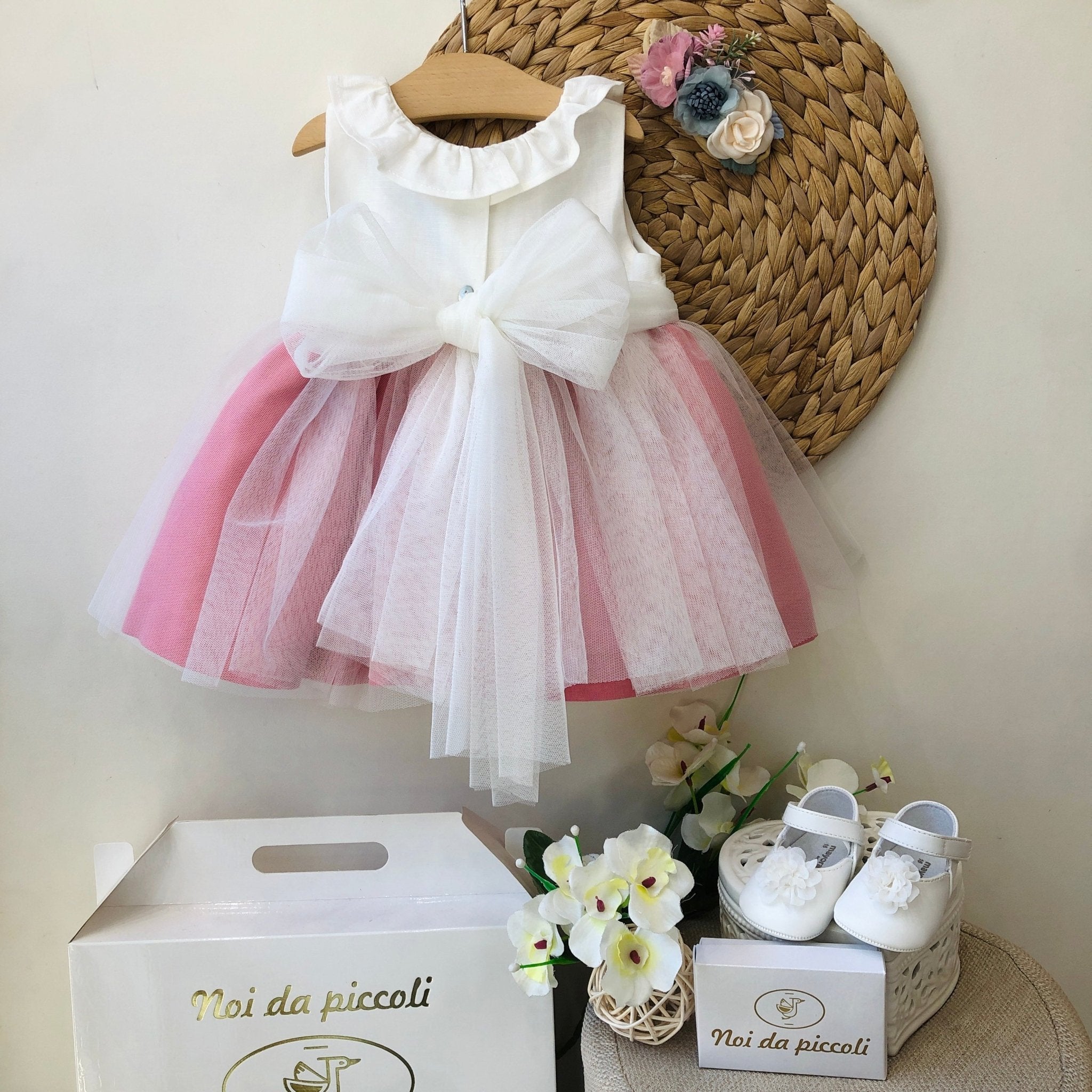ABITINO CERIMONIALE BIANCO CON TULLE ROSA E FIORI - Noi da piccoli