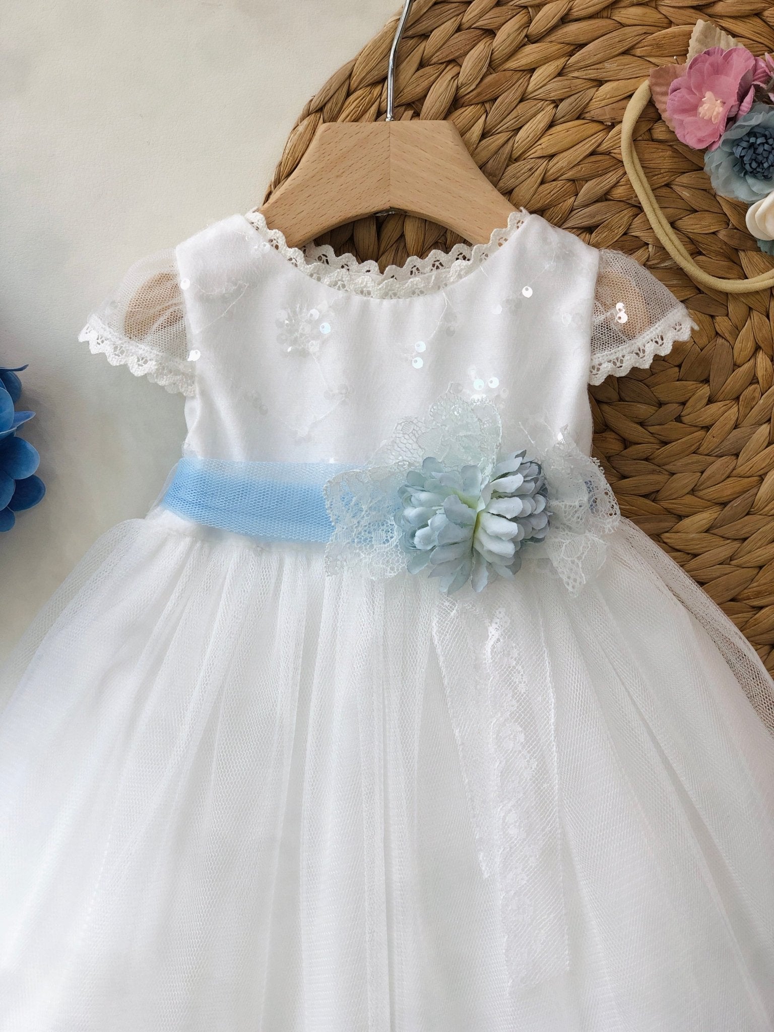 ABITINO CERIMONIALE BIANCO E FIORI AZZURRI - Noi da piccoli