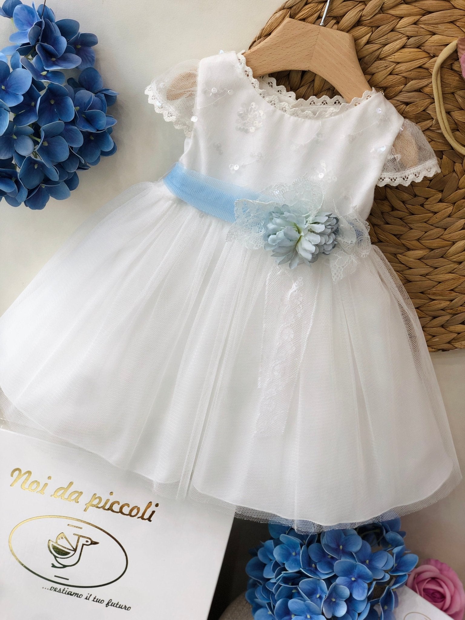 ABITINO CERIMONIALE BIANCO E FIORI AZZURRI - Noi da piccoli