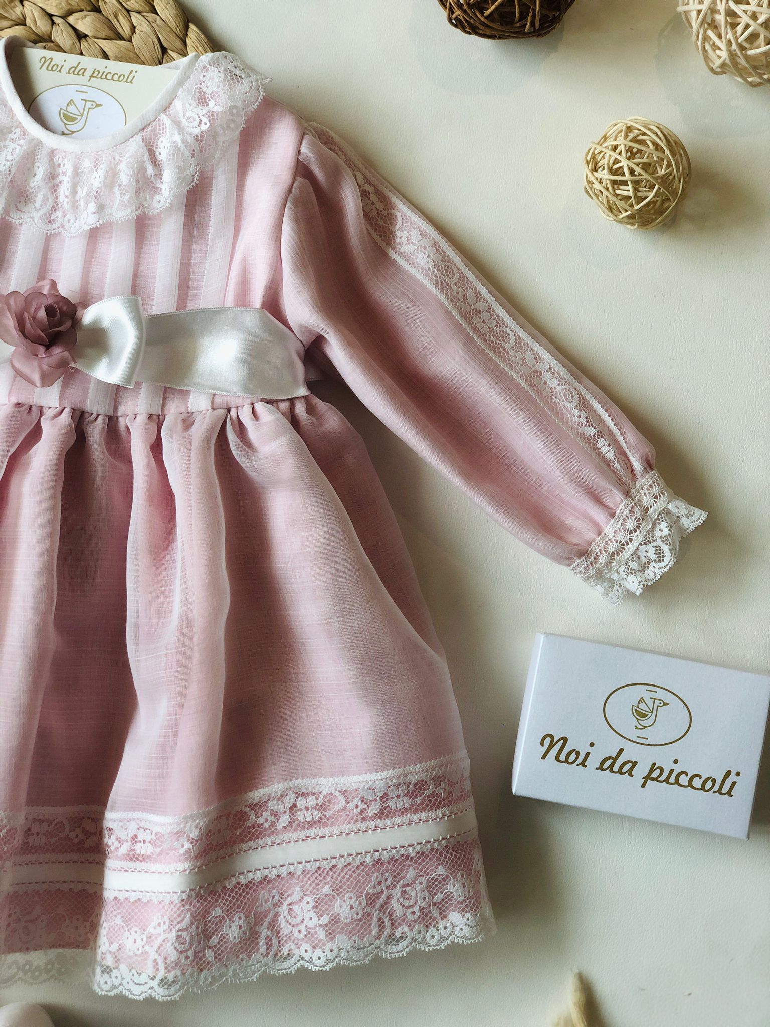 ABITINO CERIMONIALE ROSA ANTICO CON FASCIA BIANCA - Noi da piccoli