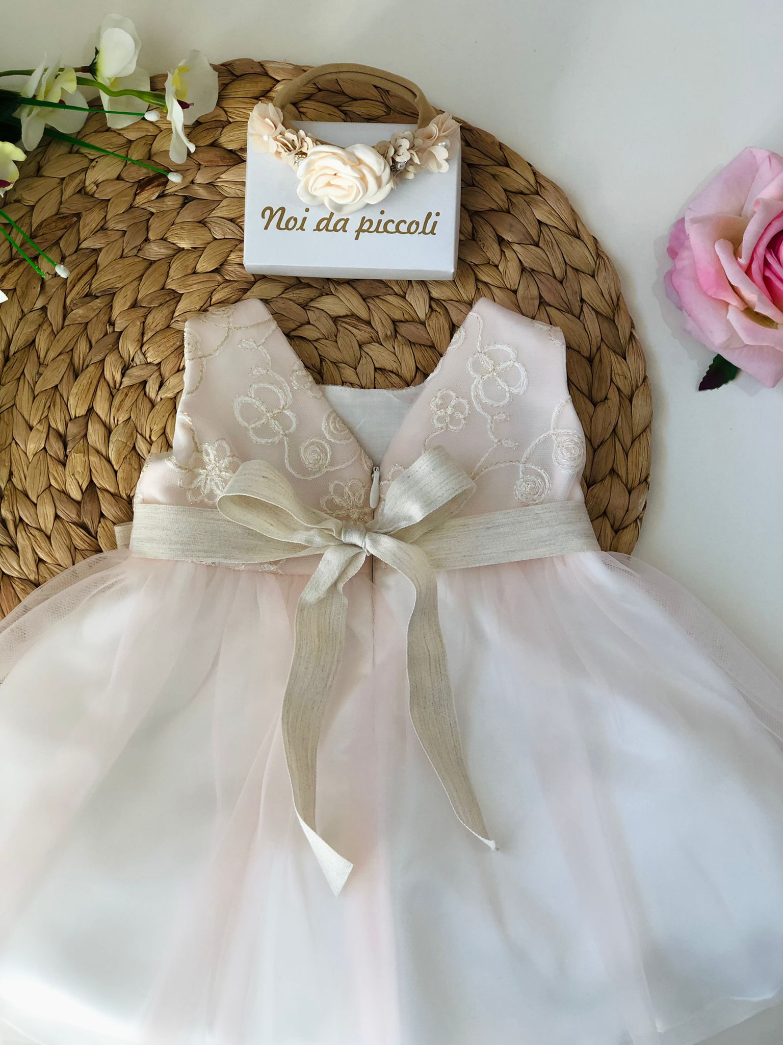 ABITINO CERIMONIALE ROSA CON DETTAGLI CORDA - Noi da piccoli