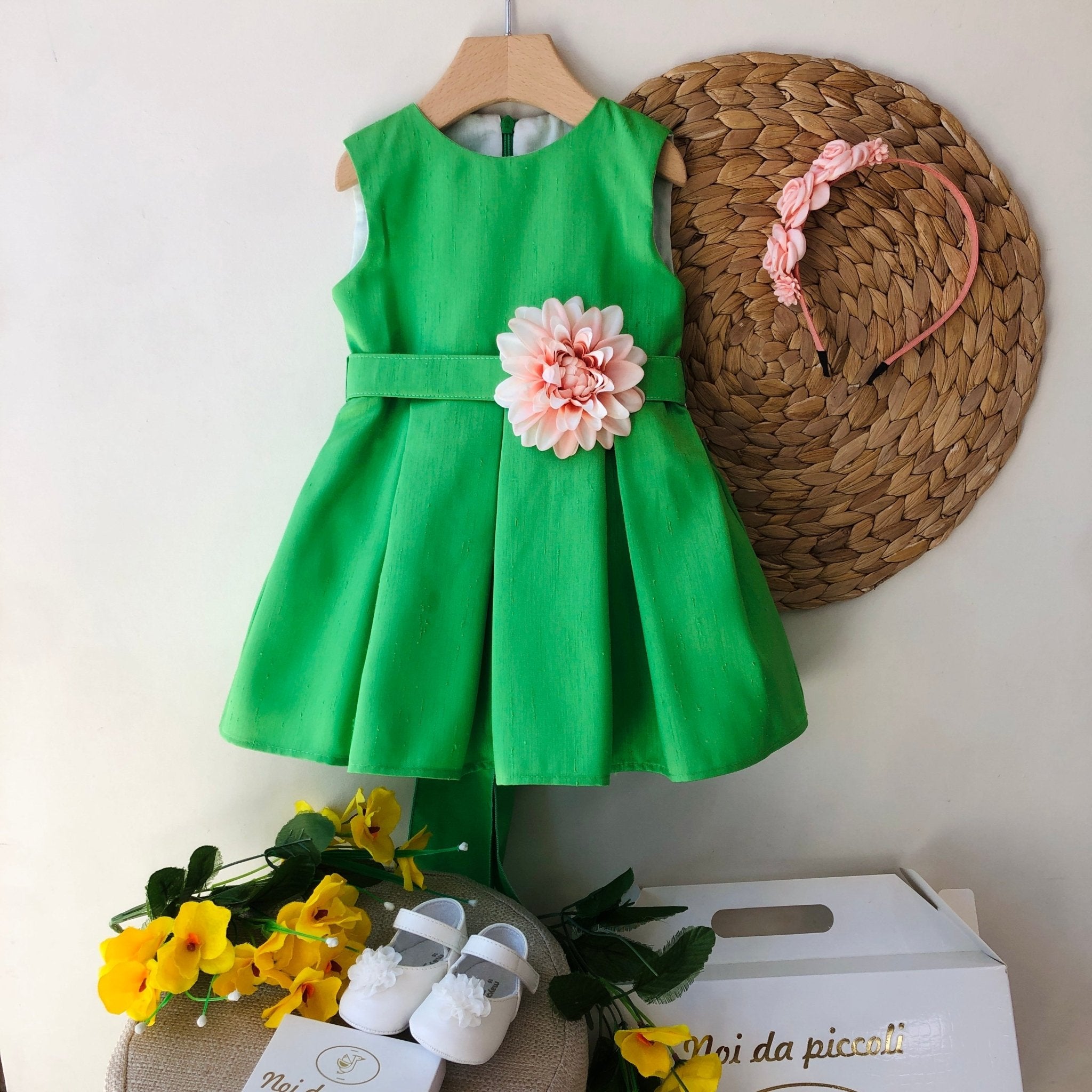 ABITINO CERIMONIALE VERDE CON FIORE PESCA - Noi da piccoli