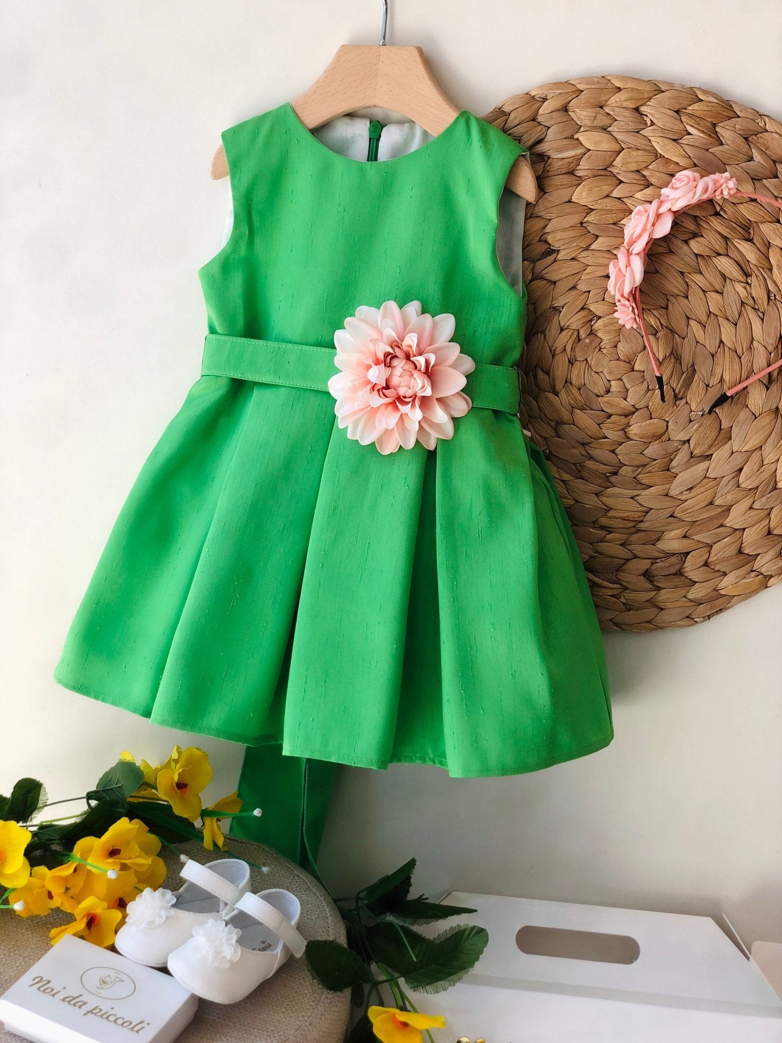 ABITINO CERIMONIALE VERDE CON FIORE PESCA - Noi da piccoli