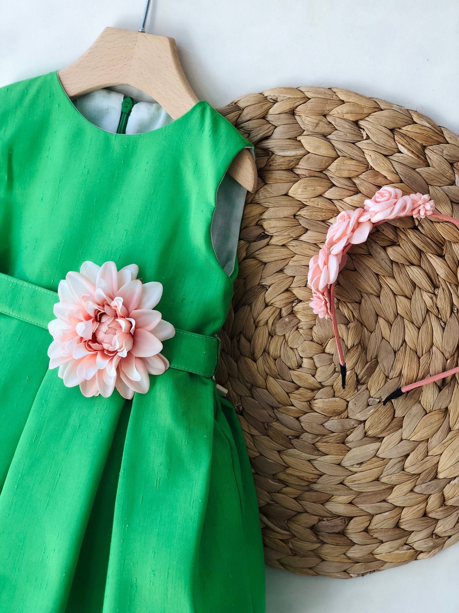 ABITINO CERIMONIALE VERDE CON FIORE PESCA - Noi da piccoli
