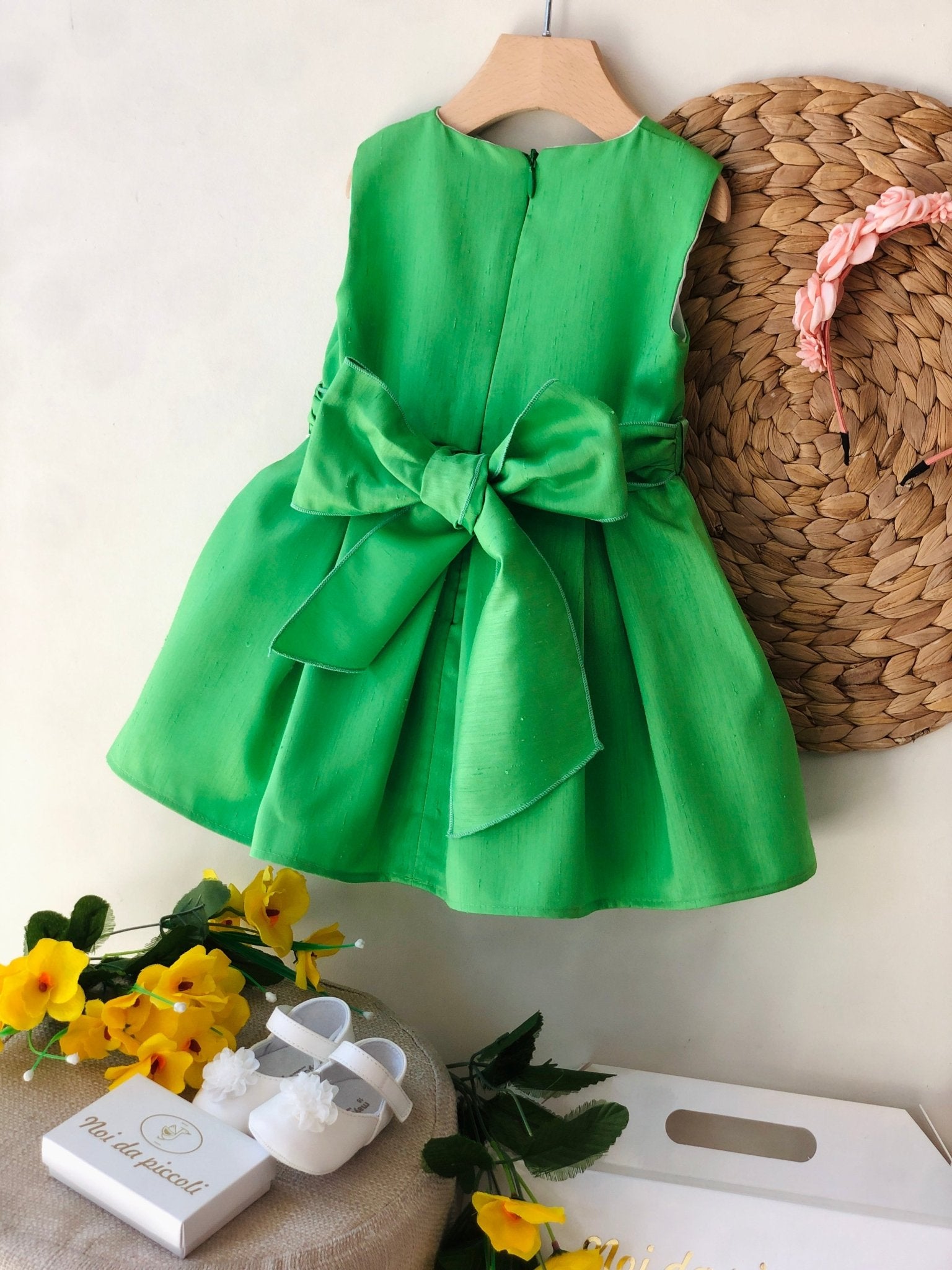 ABITINO CERIMONIALE VERDE CON FIORE PESCA - Noi da piccoli