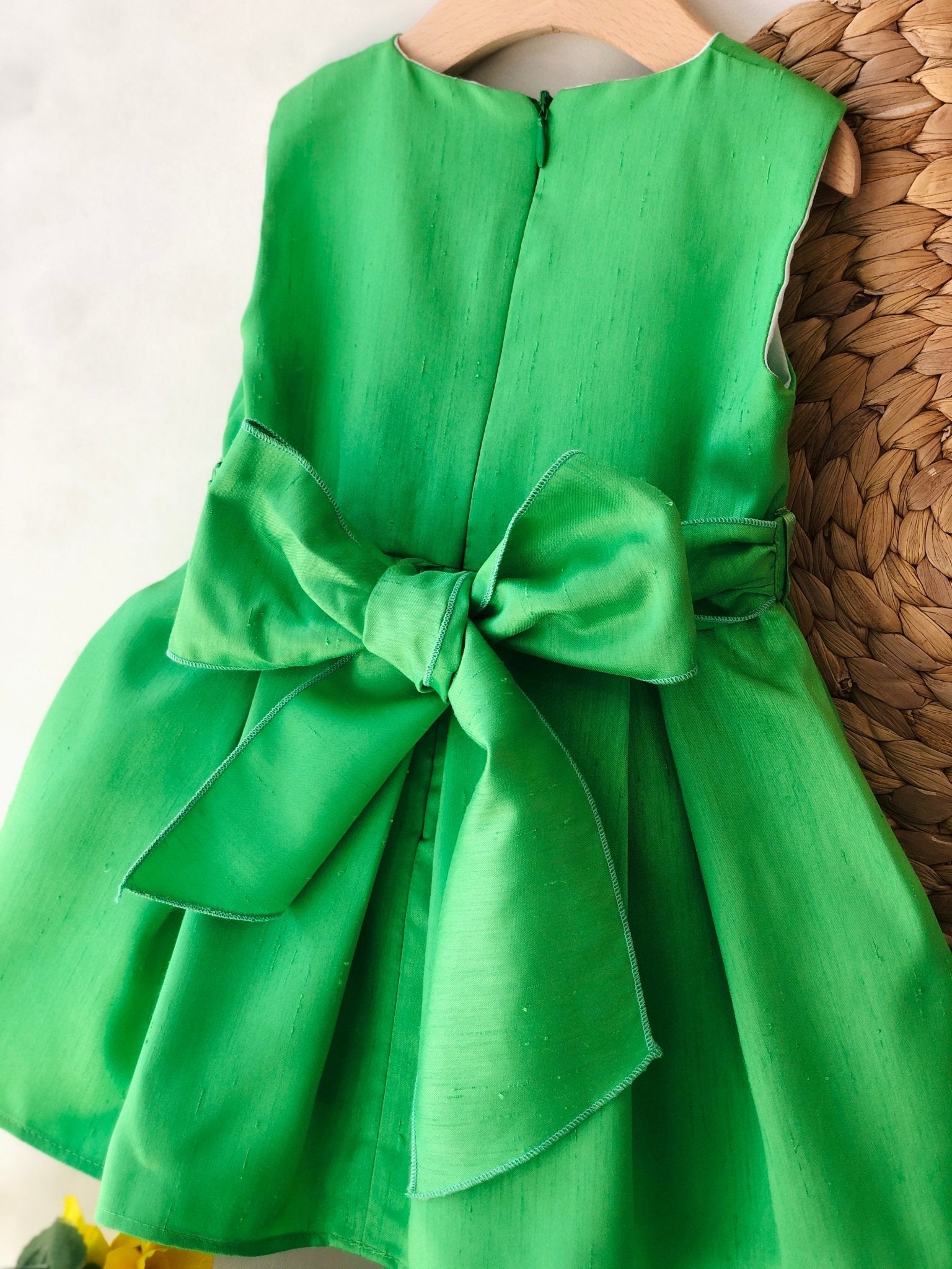 ABITINO CERIMONIALE VERDE CON FIORE PESCA - Noi da piccoli