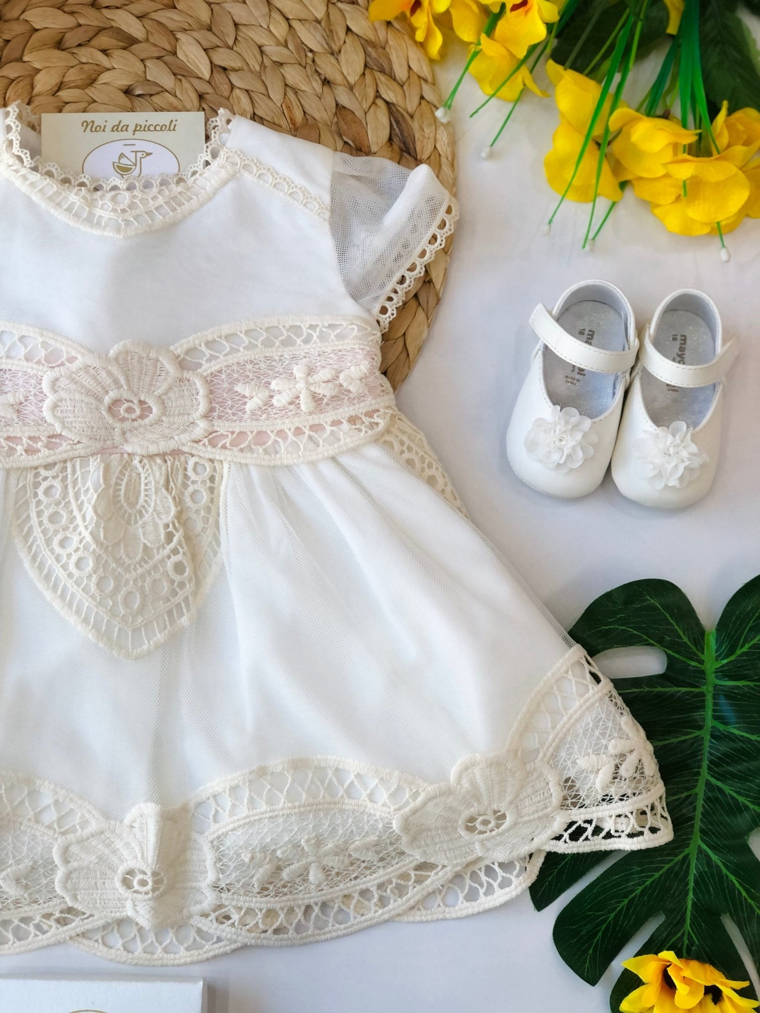 ABITINO ECRU E PIZZO ELEGANTE CON CUFFIA E DETTAGLI ROSA - Noi da piccoli