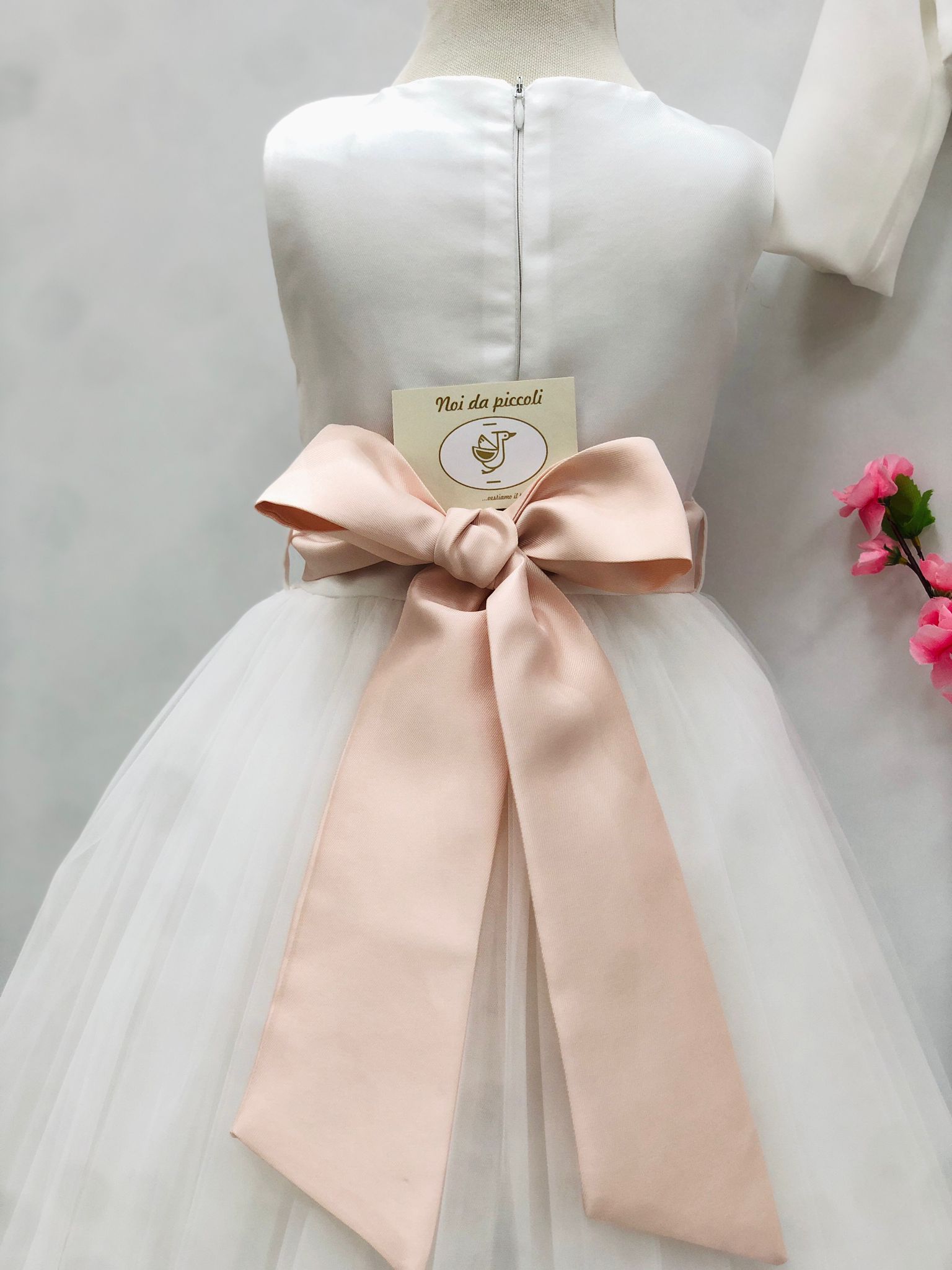 ELEGANT WHITE DRESS WITH HEADBAND FULL OF ROSES