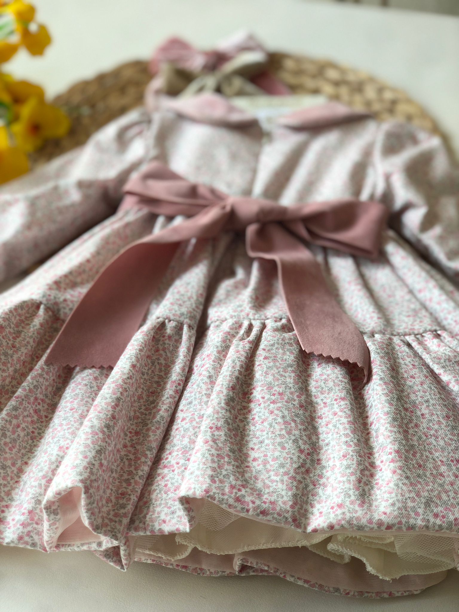 ABITINO FIORELLINI ROSA DELICATO CON FIOCCO VELLUTO - Noi da piccoli