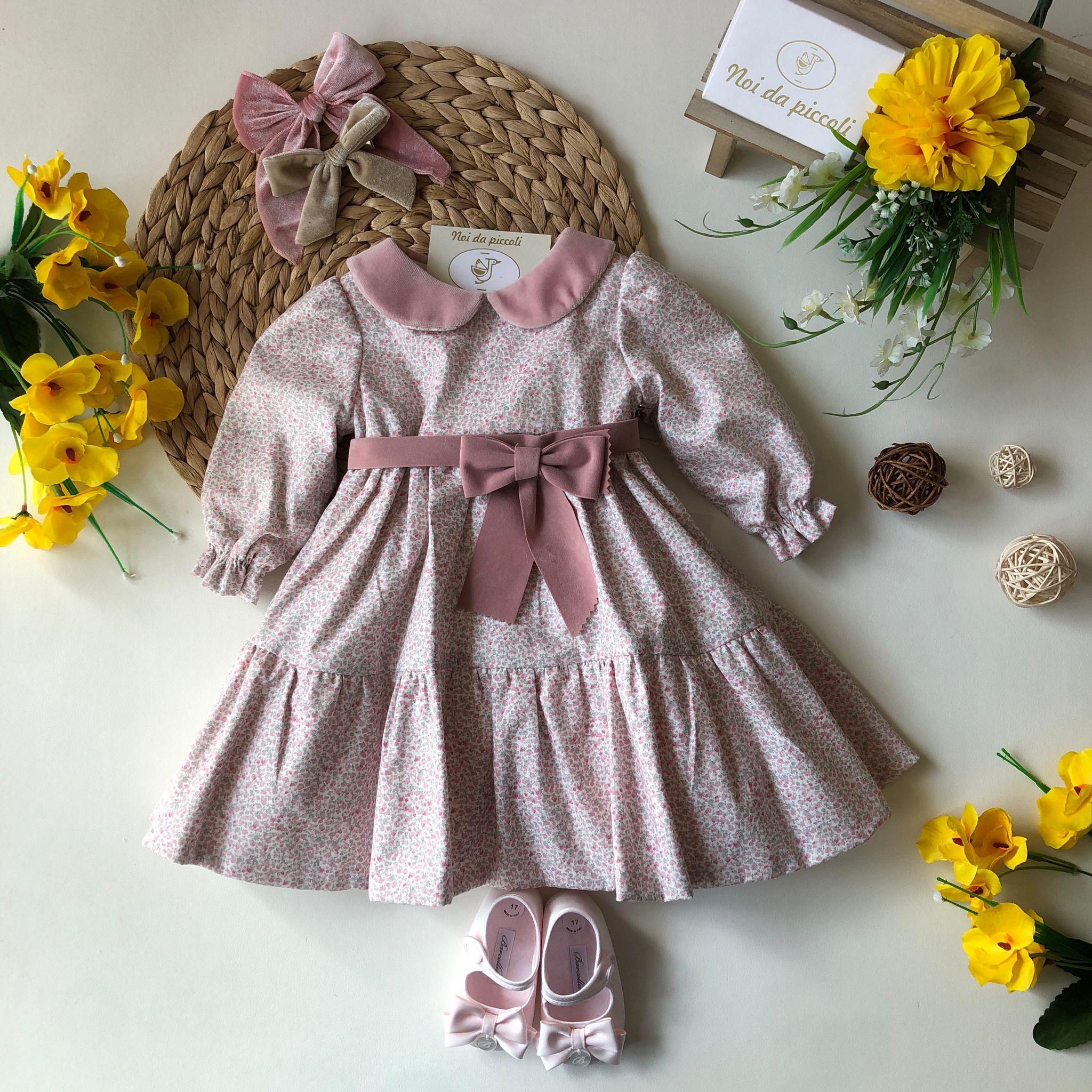 ABITINO FIORELLINI ROSA DELICATO CON FIOCCO VELLUTO - Noi da piccoli