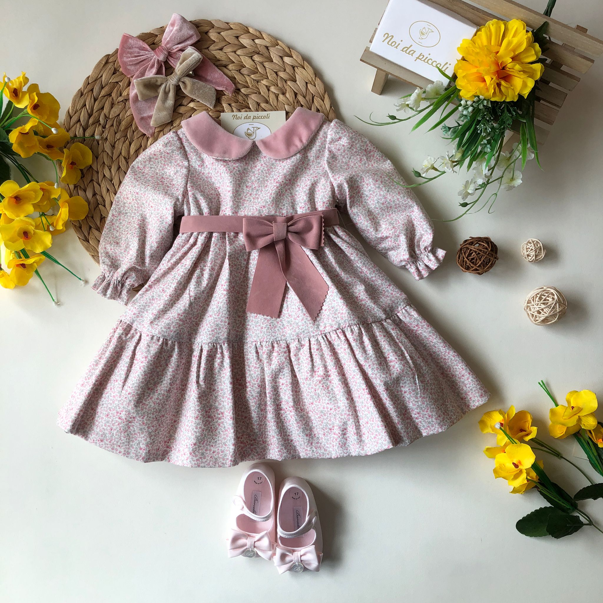 ABITINO FIORELLINI ROSA DELICATO CON FIOCCO VELLUTO - Noi da piccoli