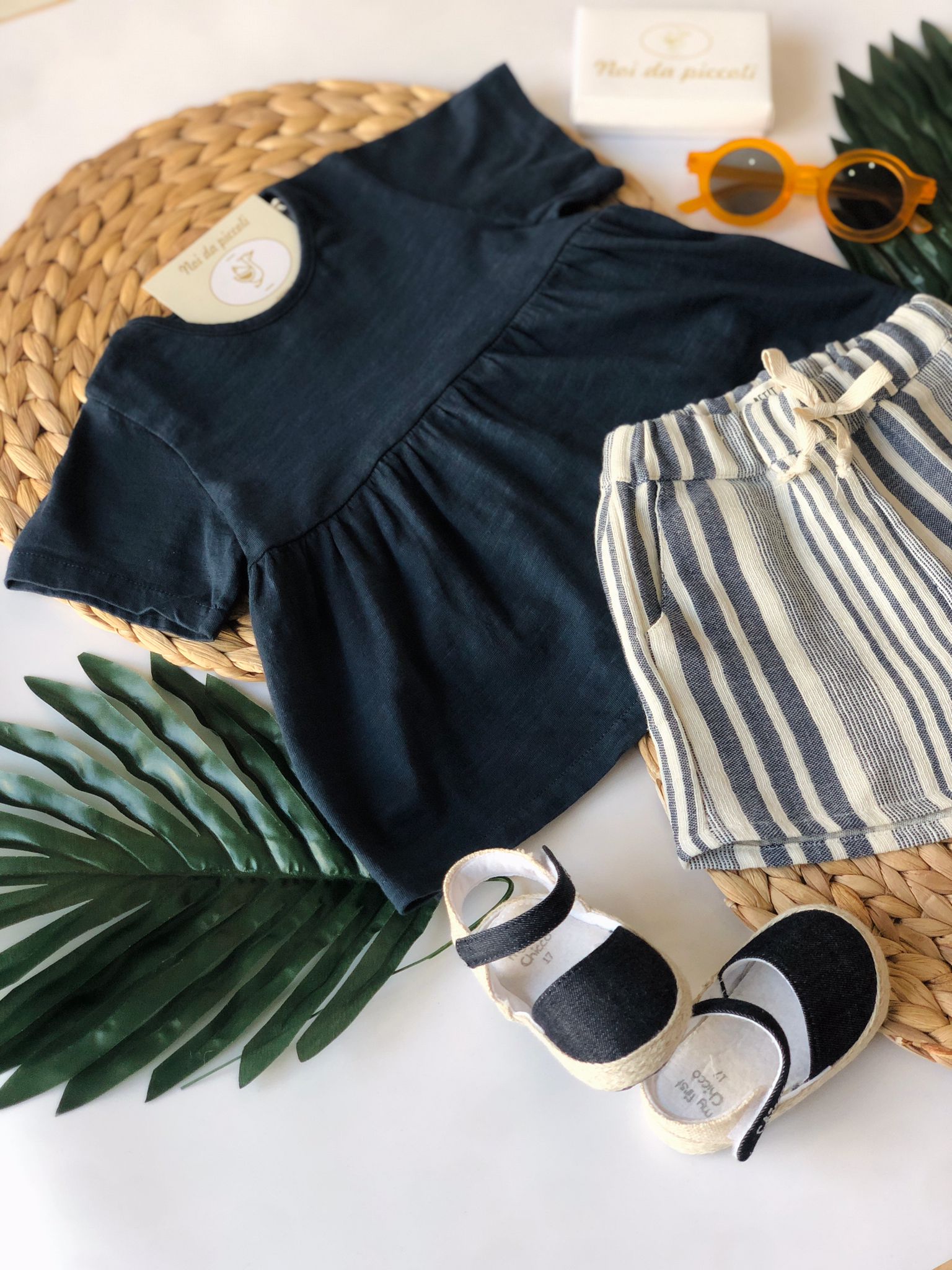 BLUSA BLU CON PANTALONCINO IN COTONE ORGANICO - Noi da piccoli