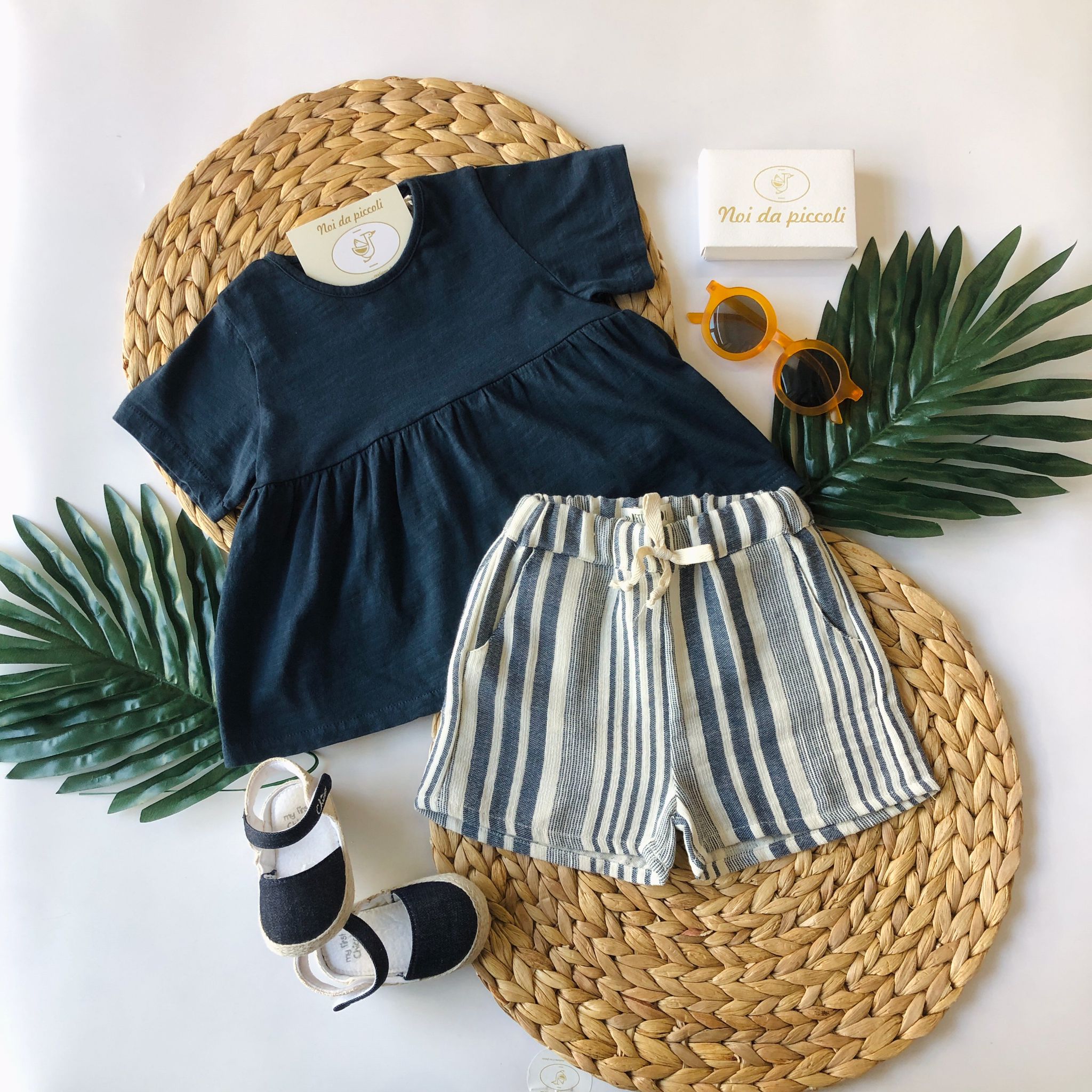 BLUSA BLU CON PANTALONCINO IN COTONE ORGANICO - Noi da piccoli