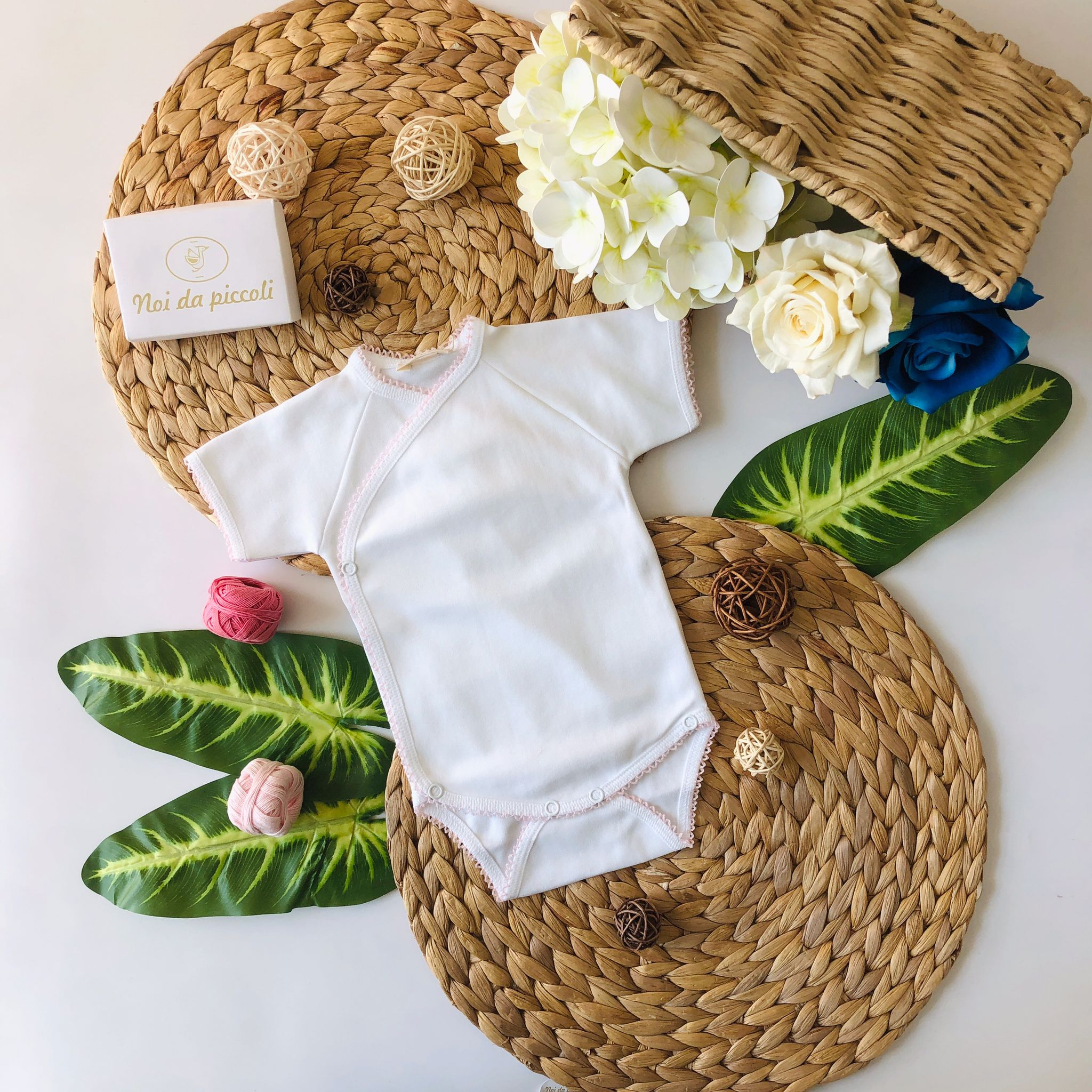 BODY ANTIPANICO BIANCO E BORDINO ROSA IN COTONE - Noi da piccoli