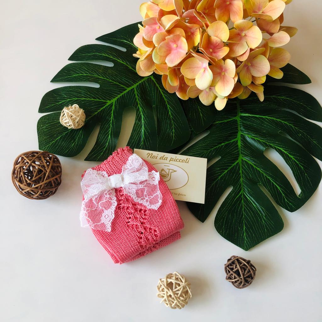 CALZINO ALTO TRAFORATO CON FIOCCO CORALLO - Noi da piccoli