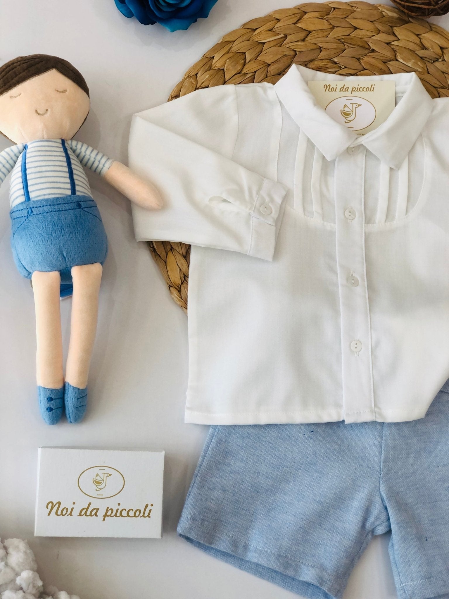 CAMICINA BIANCA CON PANTALONCINO CIELO - Noi da piccoli