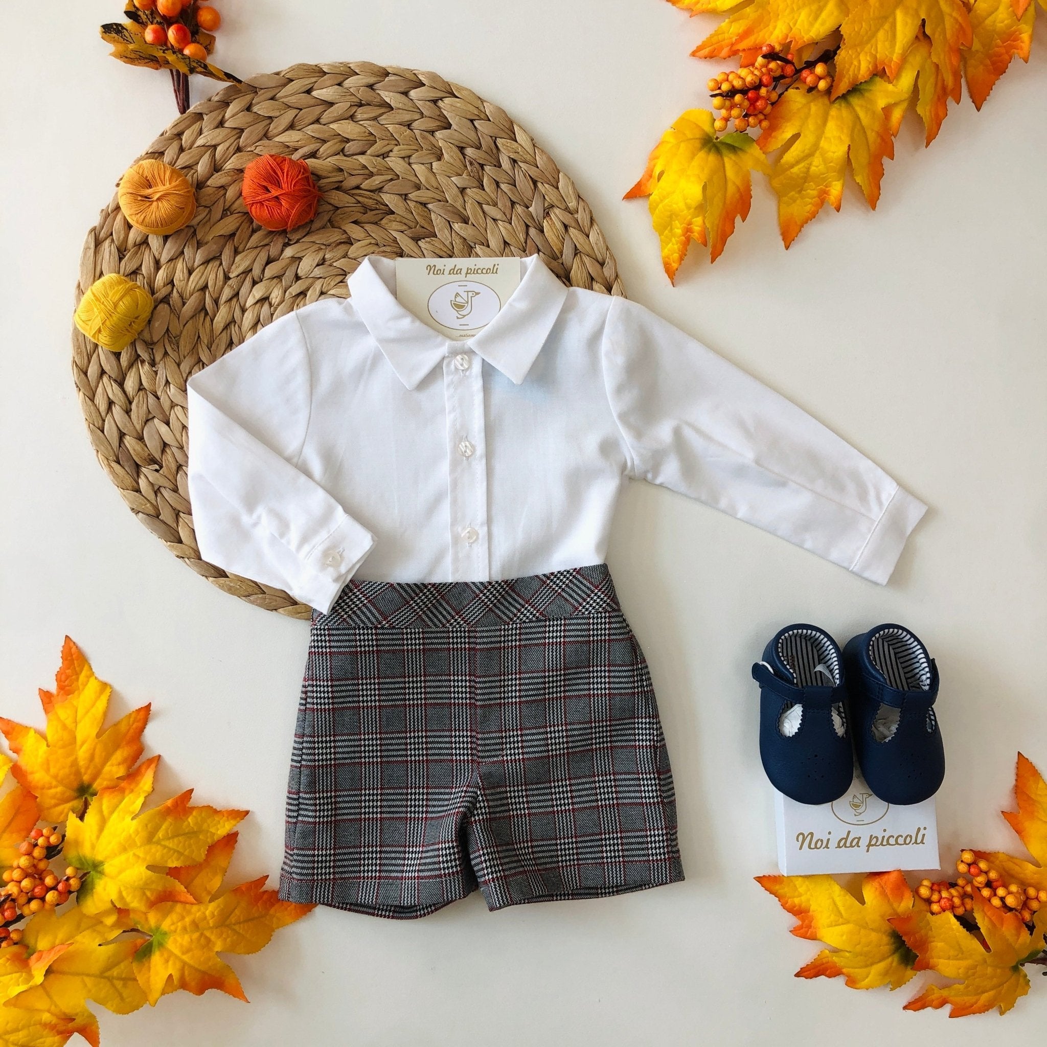 CAMICINA BIANCA CON SHORTS QUADRI GREY AND RED - Noi da piccoli