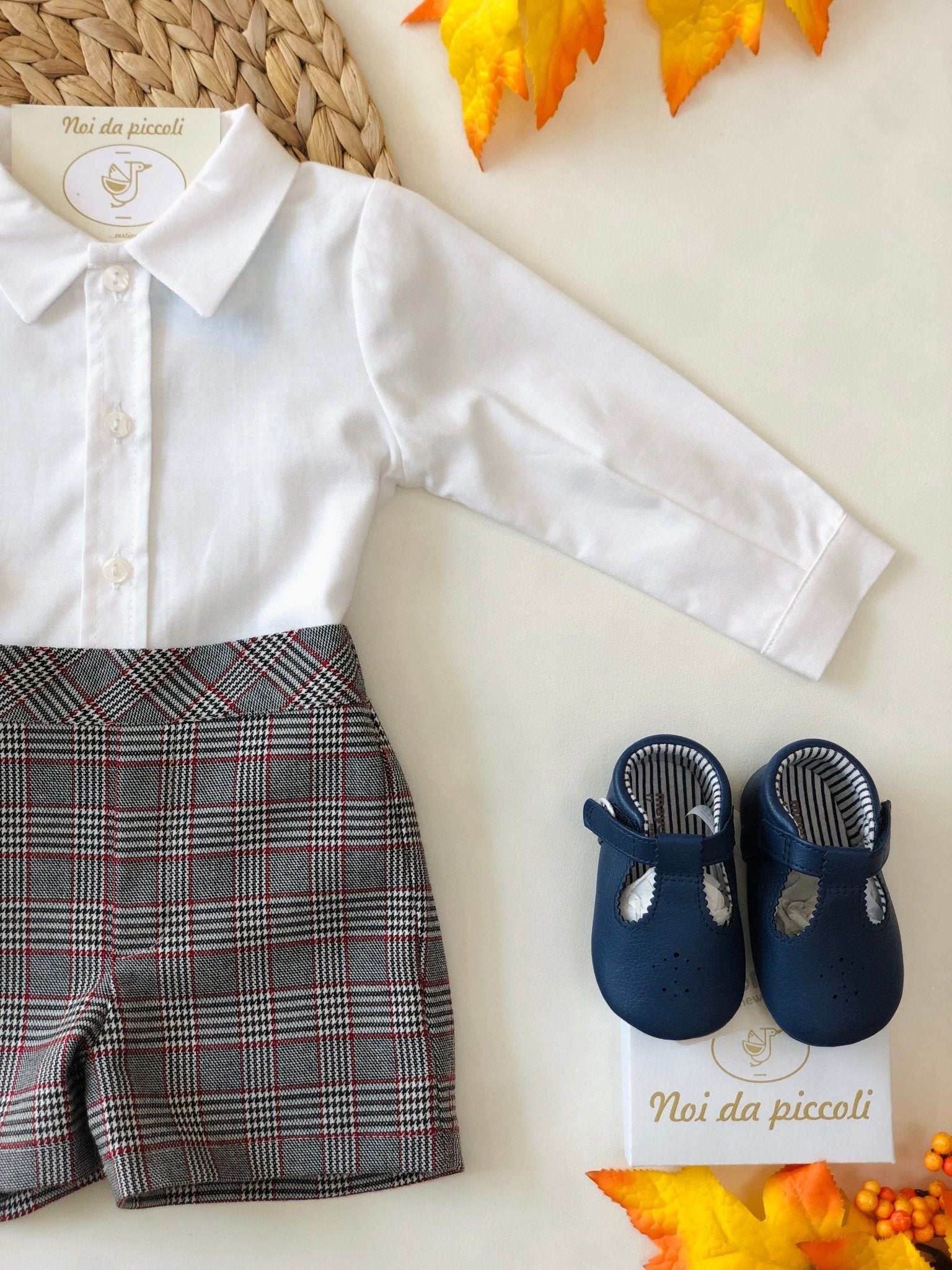 CAMICINA BIANCA CON SHORTS QUADRI GREY AND RED - Noi da piccoli
