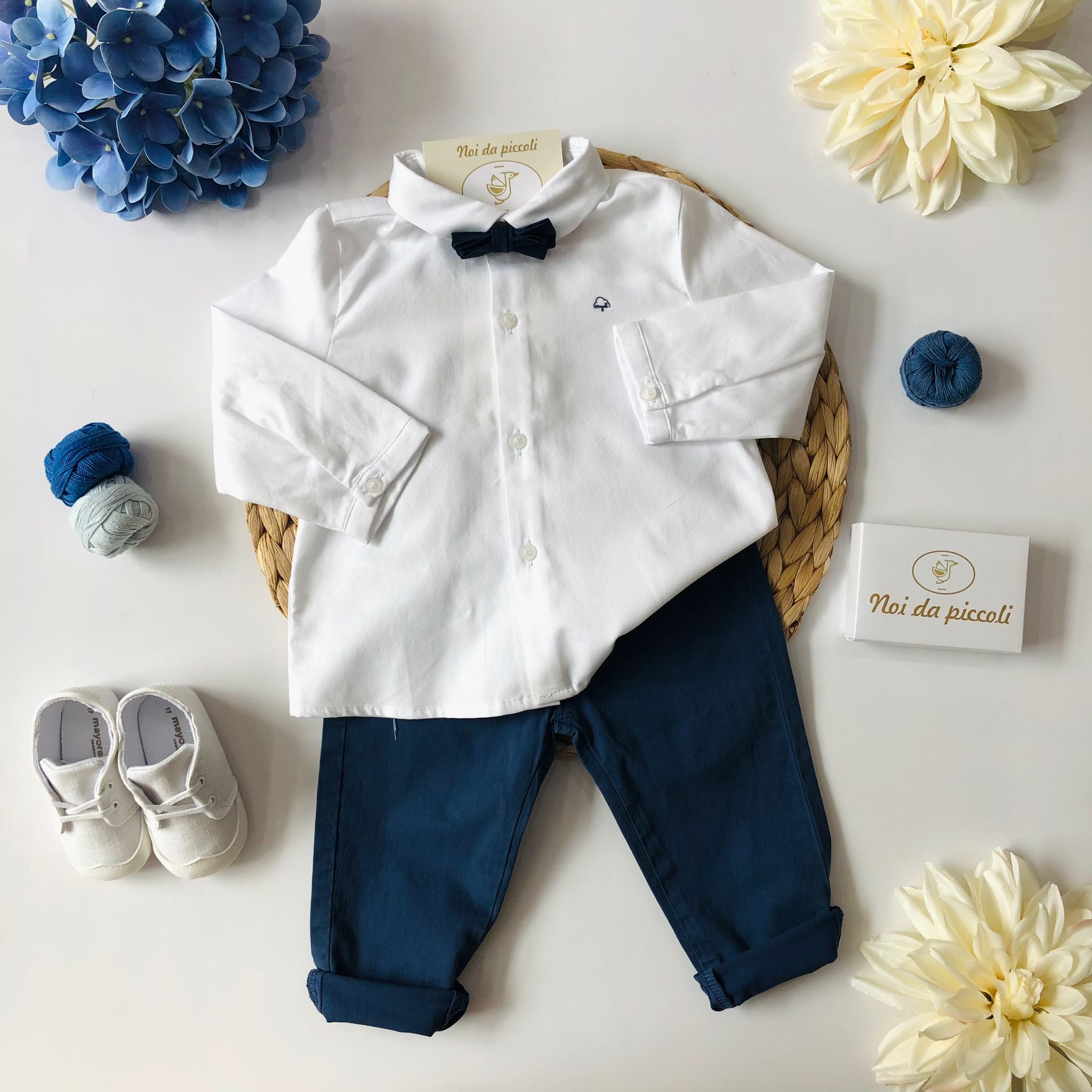 CAMICINA CON PANTALONE E PAPILLON BLU - Noi da piccoli