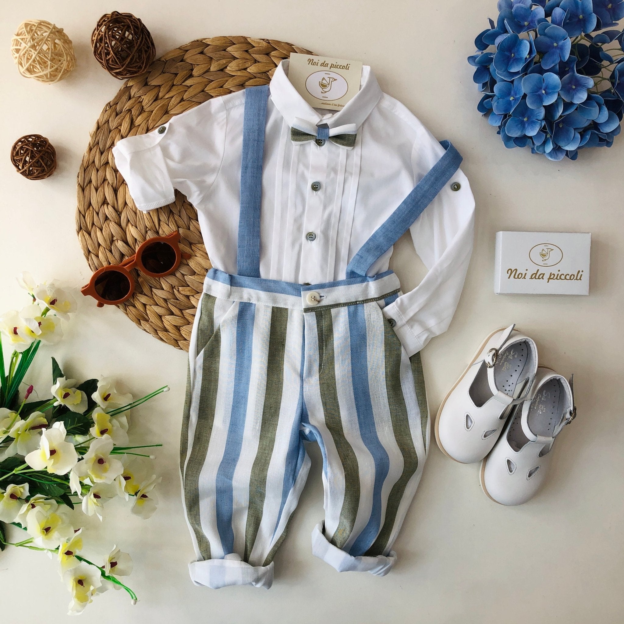 CAMICINA CON SALOPETTE E PAPILLON RIGHE SUGAR E VERDE - Noi da piccoli