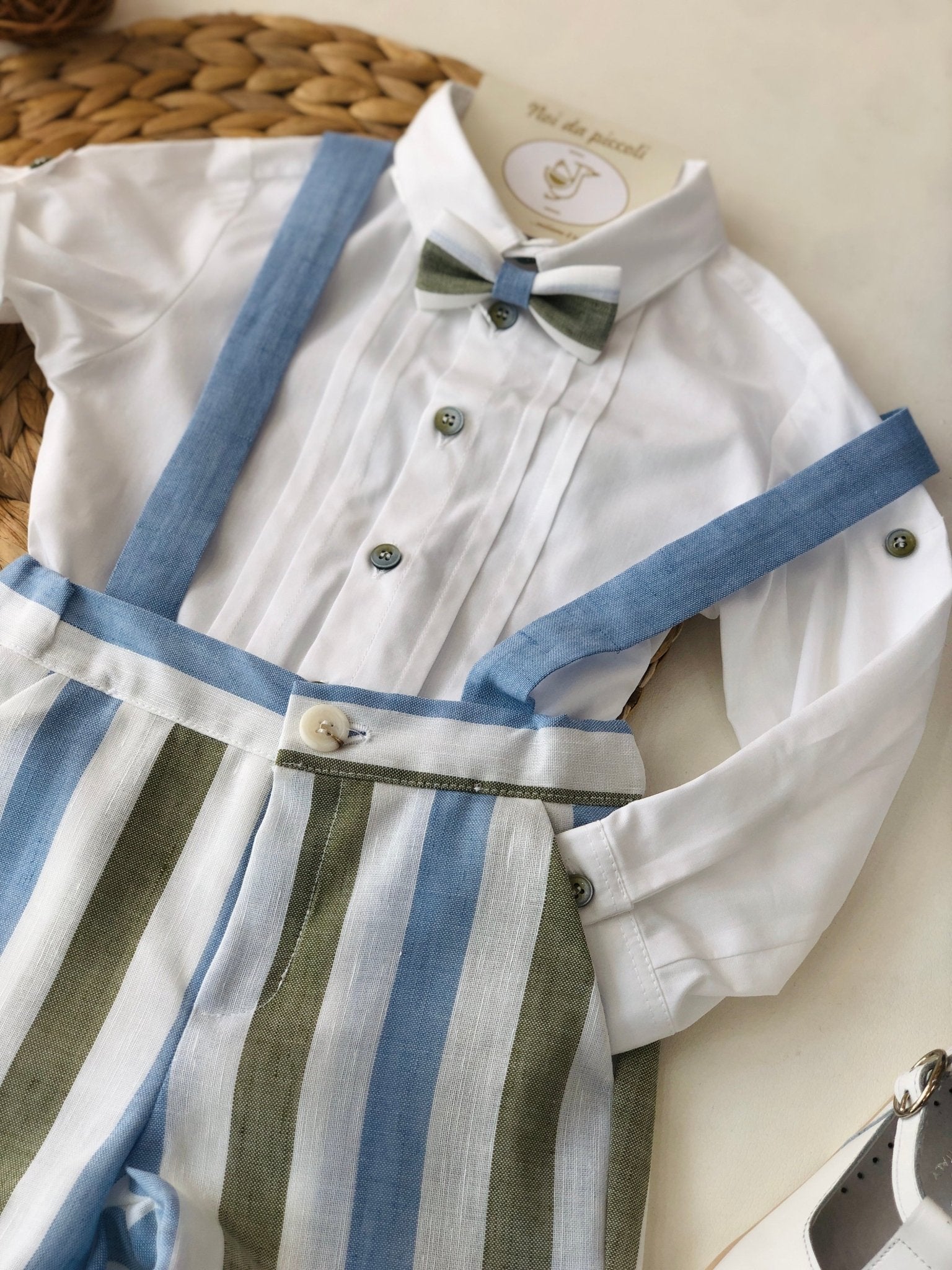 CAMICINA CON SALOPETTE E PAPILLON RIGHE SUGAR E VERDE - Noi da piccoli