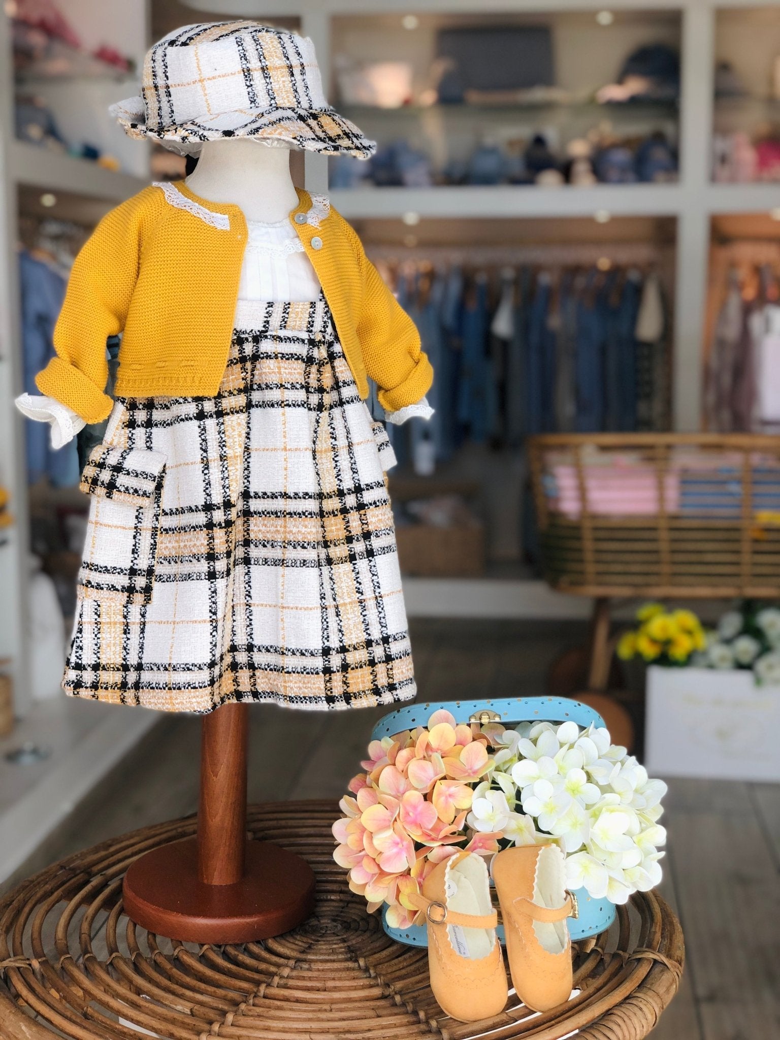 CAMICINA CON VESTINA SALOPETTE E CAPPELLINO - Noi da piccoli