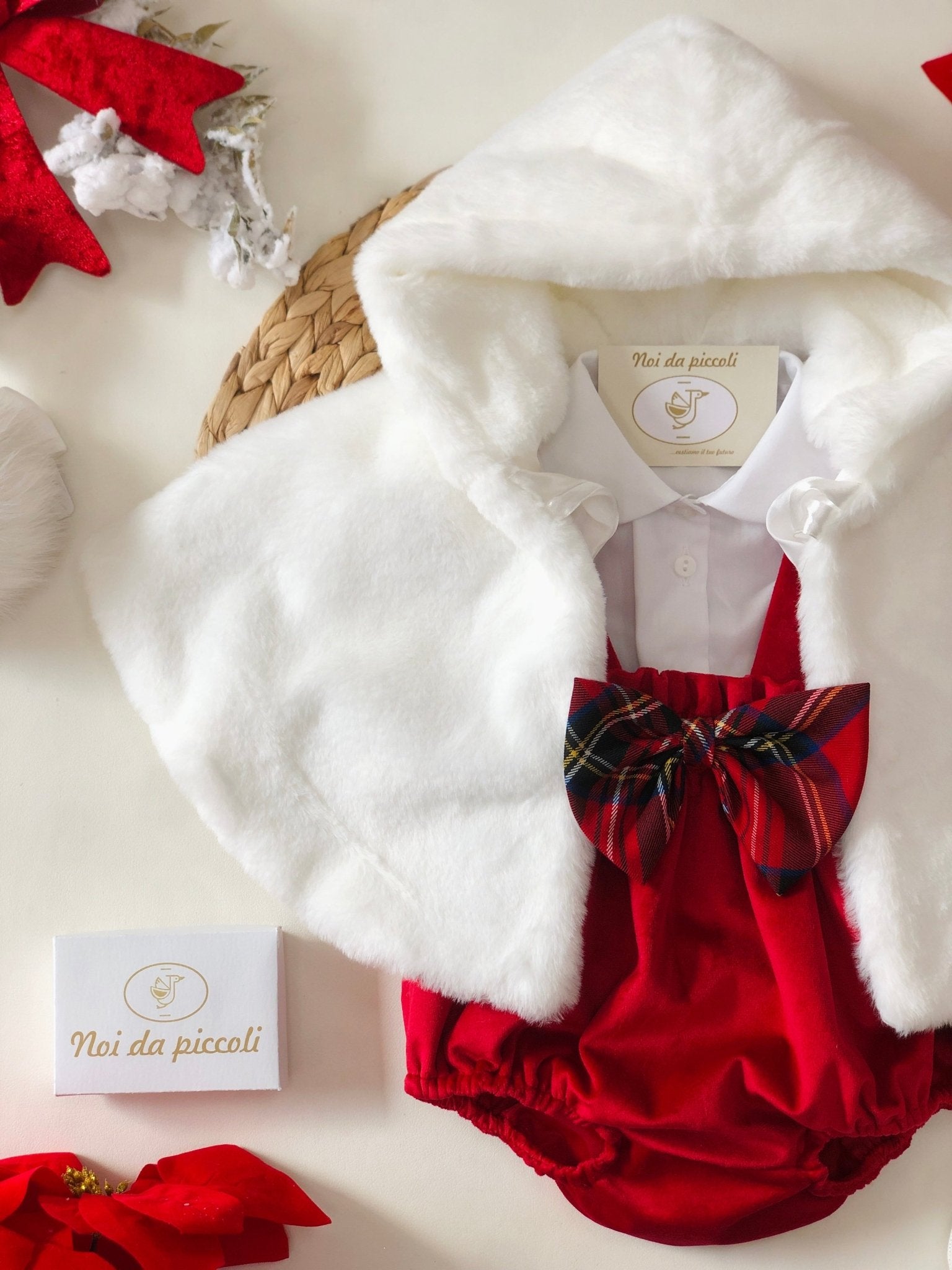 CAMICINA E SALOPETTE IN VELLUTO ROSSO CON FIOCCO SCOZZESE - Noi da piccoli
