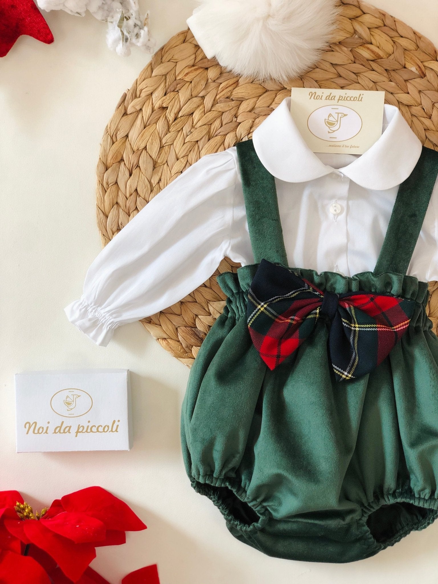 CAMICINA E SALOPETTE IN VELLUTO VERDE CON FIOCCO SCOZZESE - Noi da piccoli