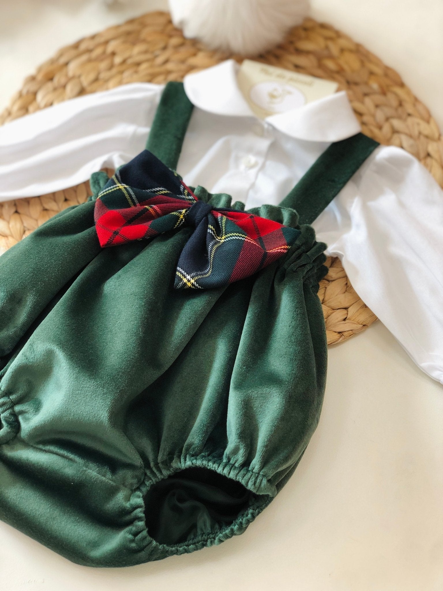 CAMICINA E SALOPETTE IN VELLUTO VERDE CON FIOCCO SCOZZESE - Noi da piccoli