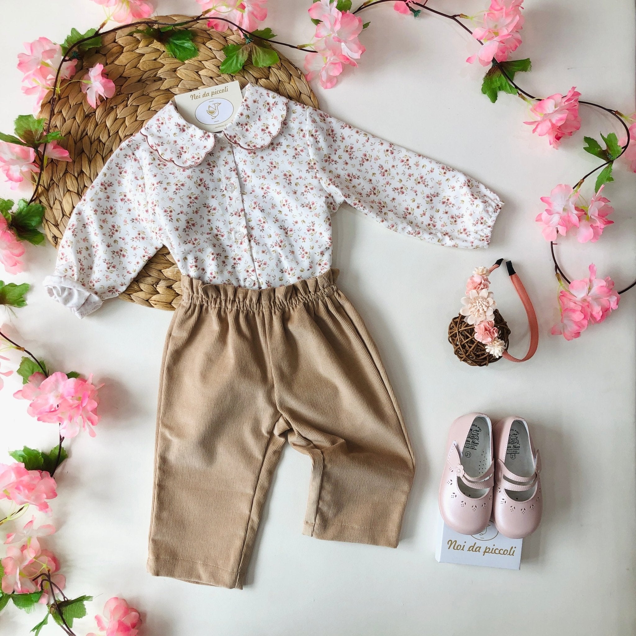 CAMICINA FIORI CON PANTALONE VELLUTINO BEIGE - Noi da piccoli