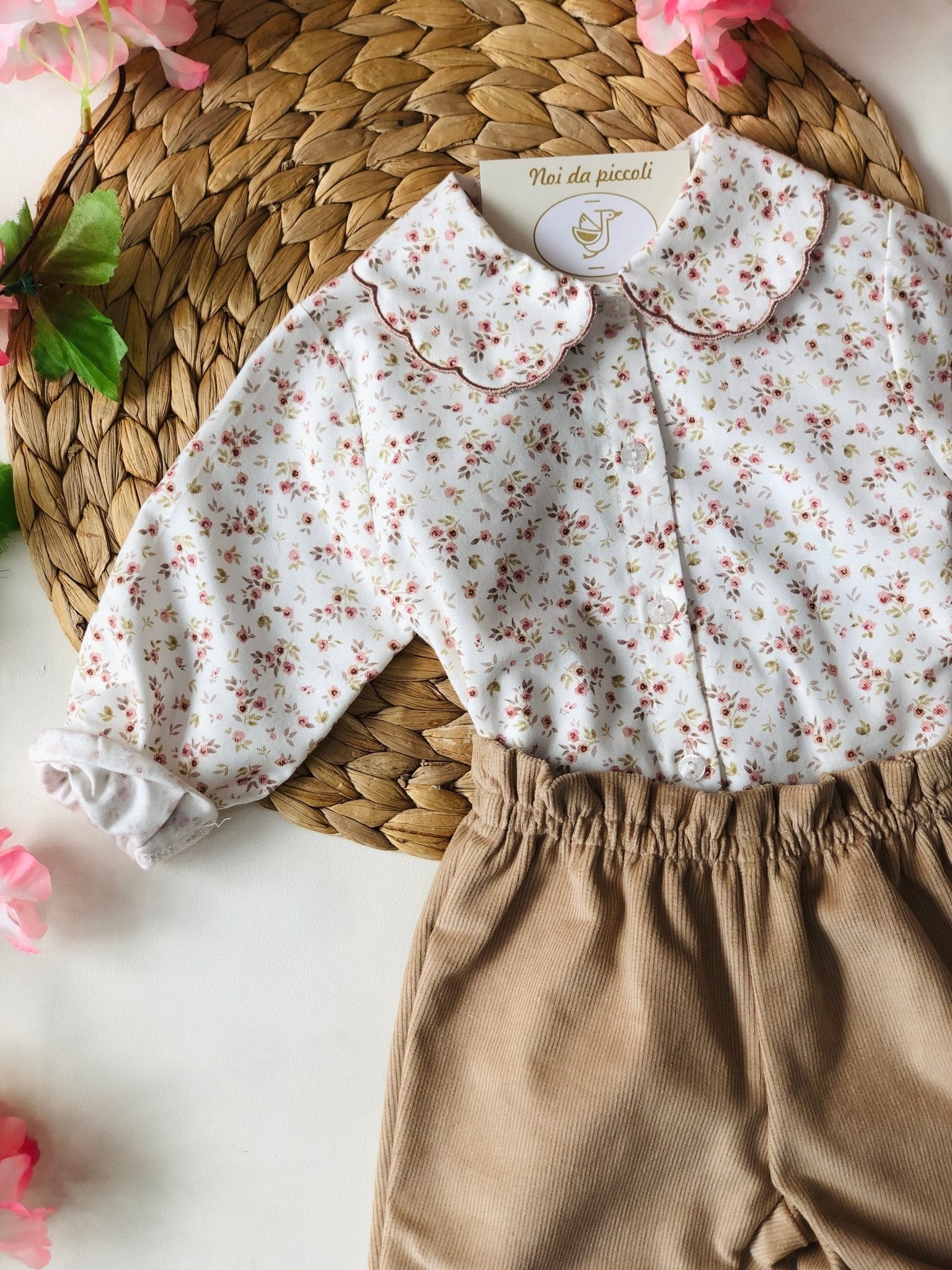 CAMICINA FIORI CON PANTALONE VELLUTINO BEIGE - Noi da piccoli