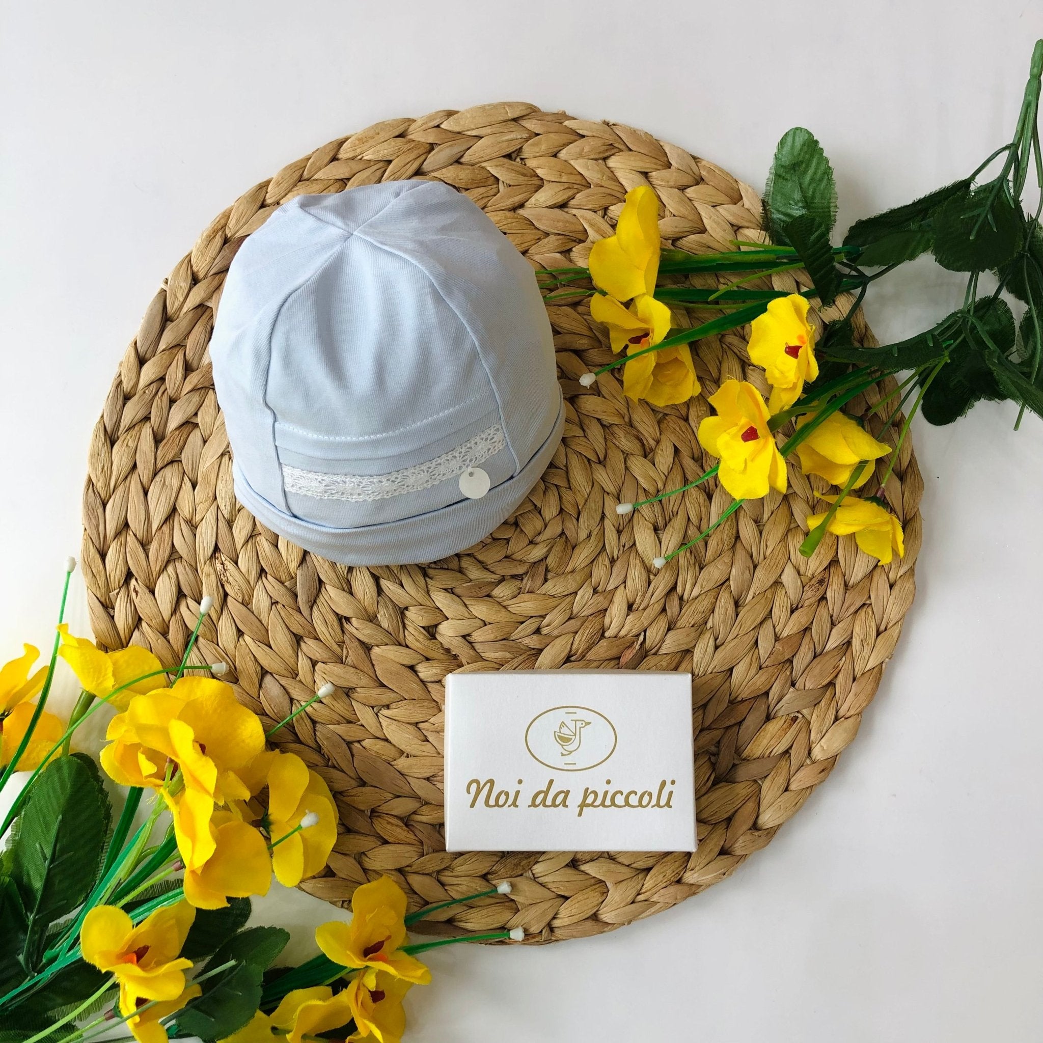 CAPPELLINO IN COTONE CIELO ELEGANTE - Noi da piccoli