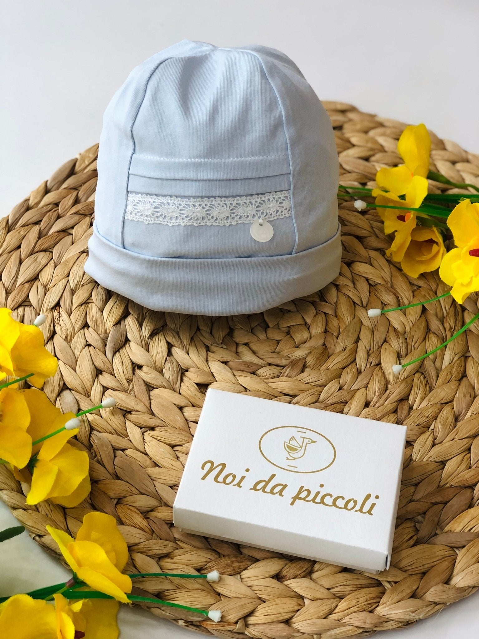 CAPPELLINO IN COTONE CIELO ELEGANTE - Noi da piccoli