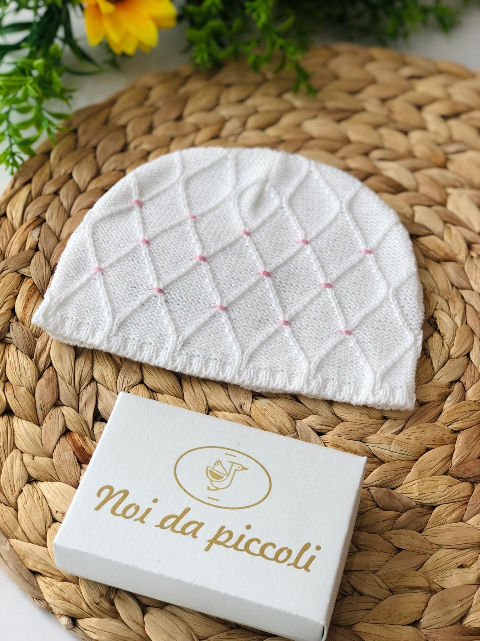 CAPPELLINO IN FILO RICAMO POIS ROSA - Noi da piccoli