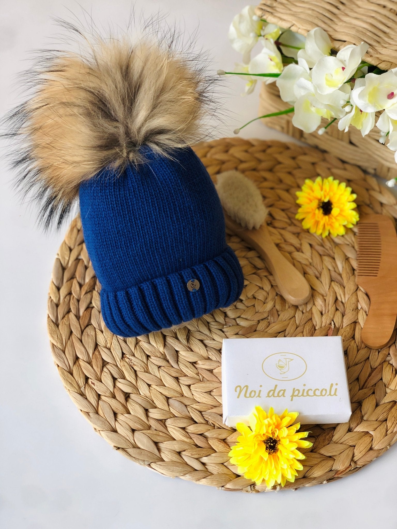CAPPELLINO LANA E VOLPE BLU PON POM BEIGE - Noi da piccoli
