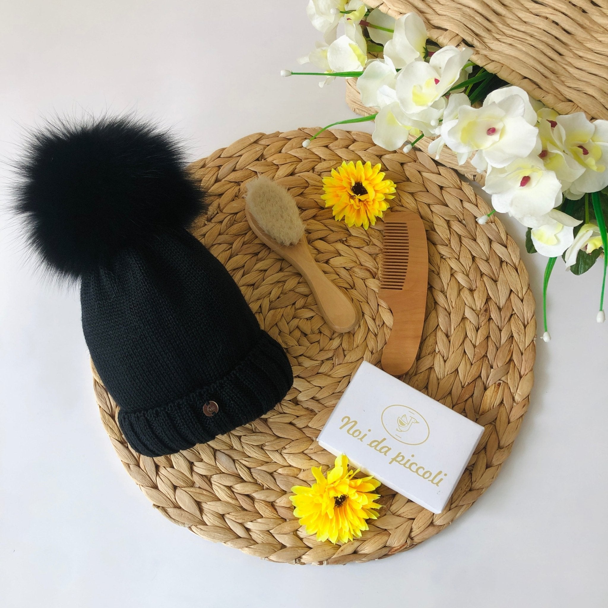 CAPPELLINO LANA E VOLPE NERO PON POM - Noi da piccoli