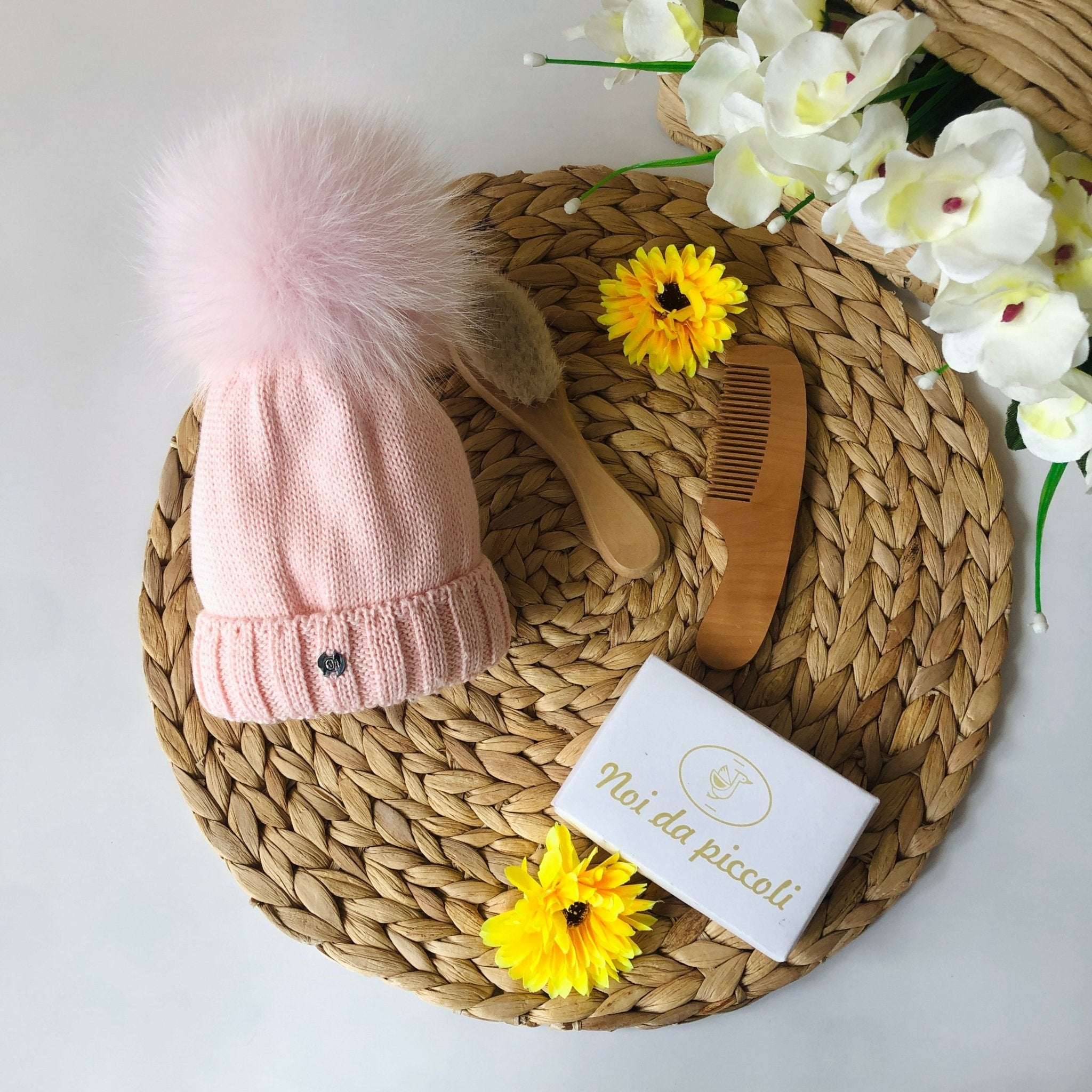 CAPPELLINO LANA E VOLPE ROSA PON POM - Noi da piccoli