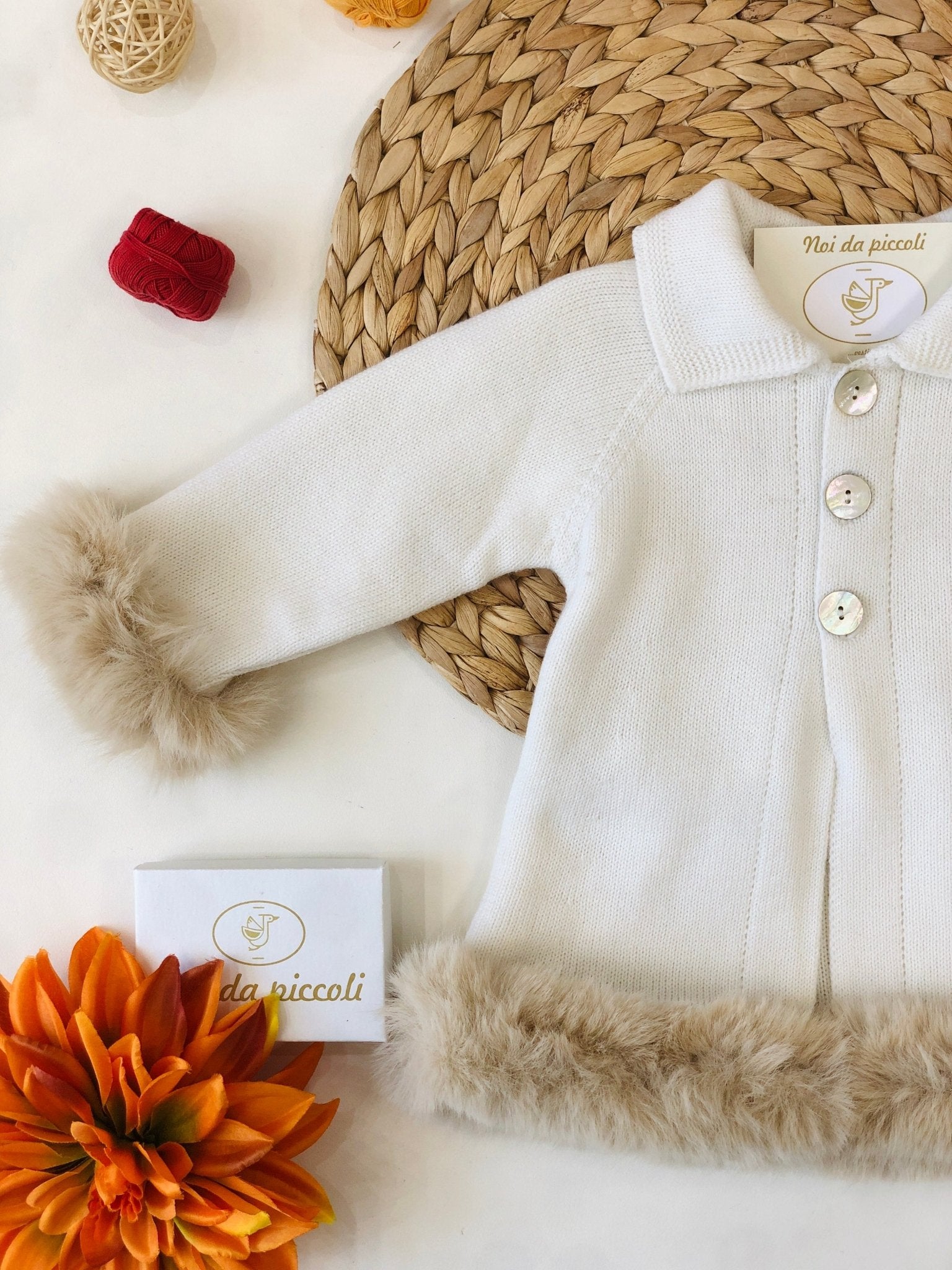 CAPPOTTINO IN MAGLIA PANNA CON PELLICCETTA BEIGE DI BORDO - Noi da piccoli