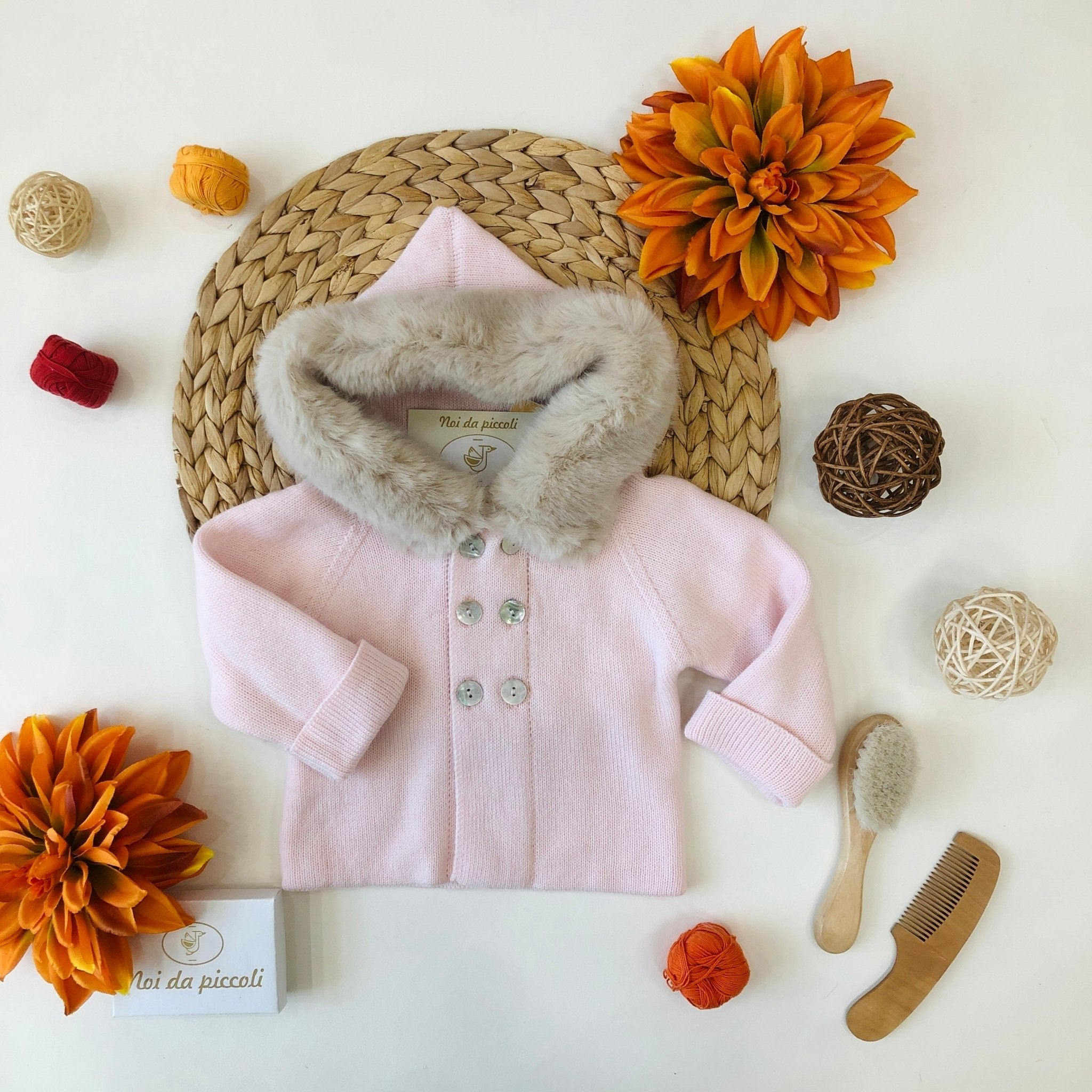 CAPPOTTINO ROSA TENUE IN MAGLIA MORBIDA CON PELLICCIA - Noi da piccoli