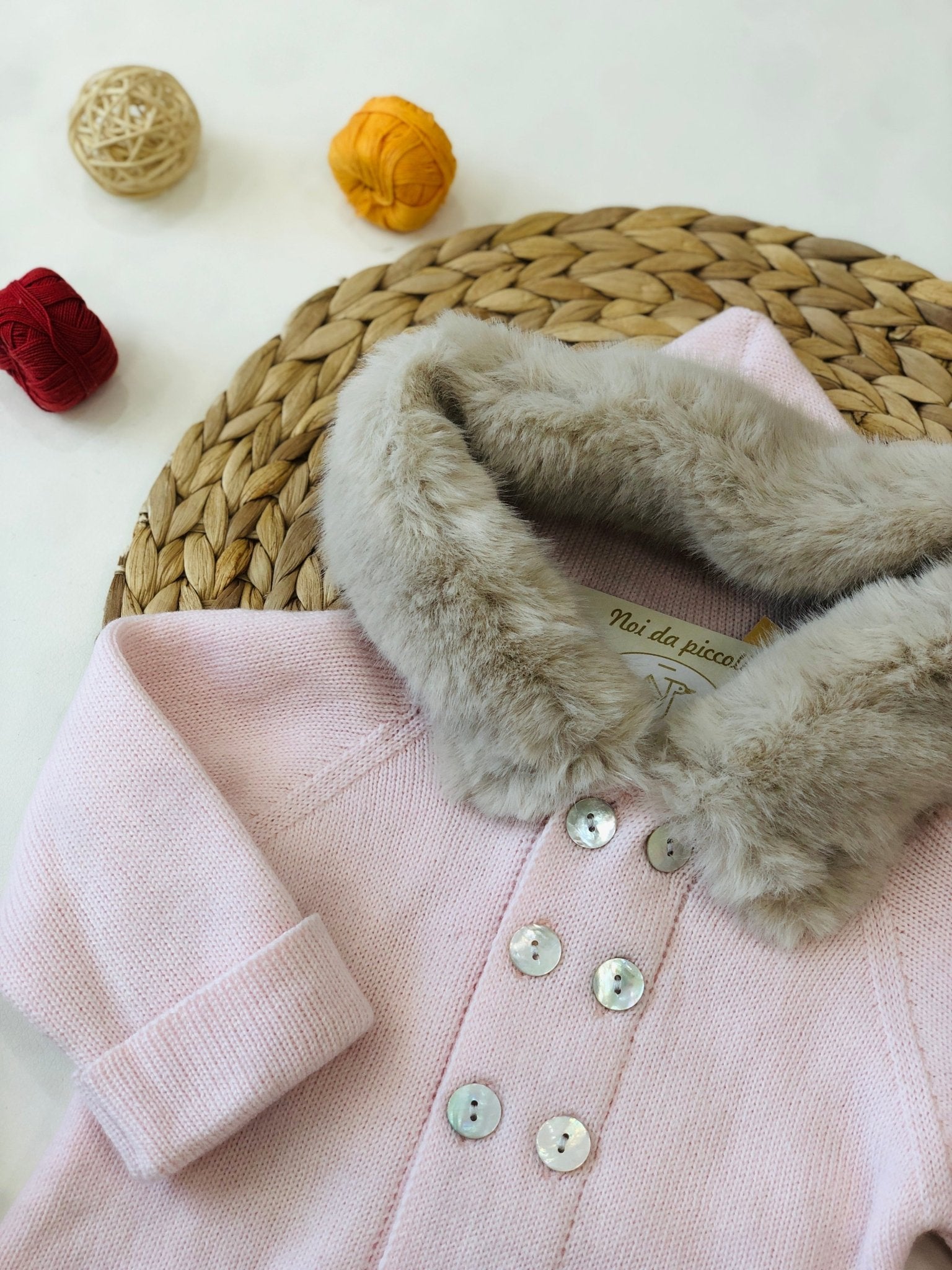 CAPPOTTINO ROSA TENUE IN MAGLIA MORBIDA CON PELLICCIA - Noi da piccoli