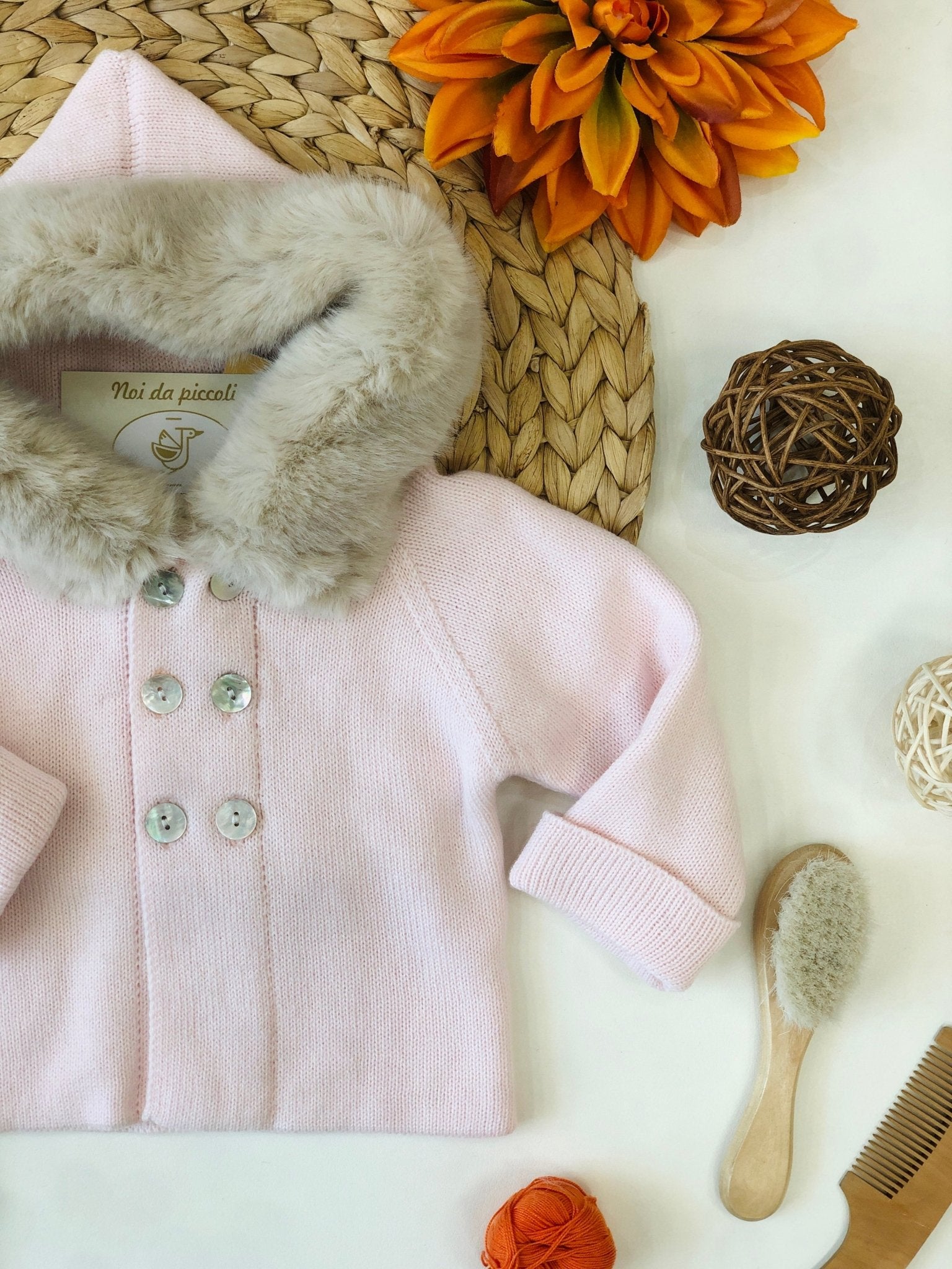 CAPPOTTINO ROSA TENUE IN MAGLIA MORBIDA CON PELLICCIA - Noi da piccoli