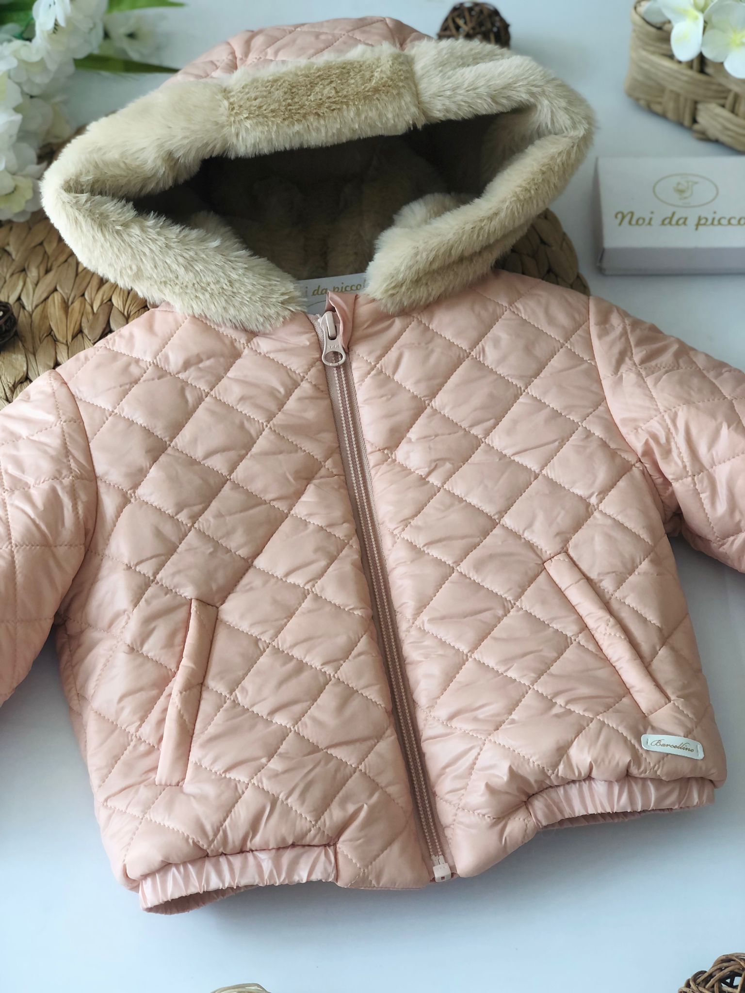 CAPPOTTINO TRAPUNTATO ROSA CON CAPPUCCIO PELLICCIA - Noi da piccoli