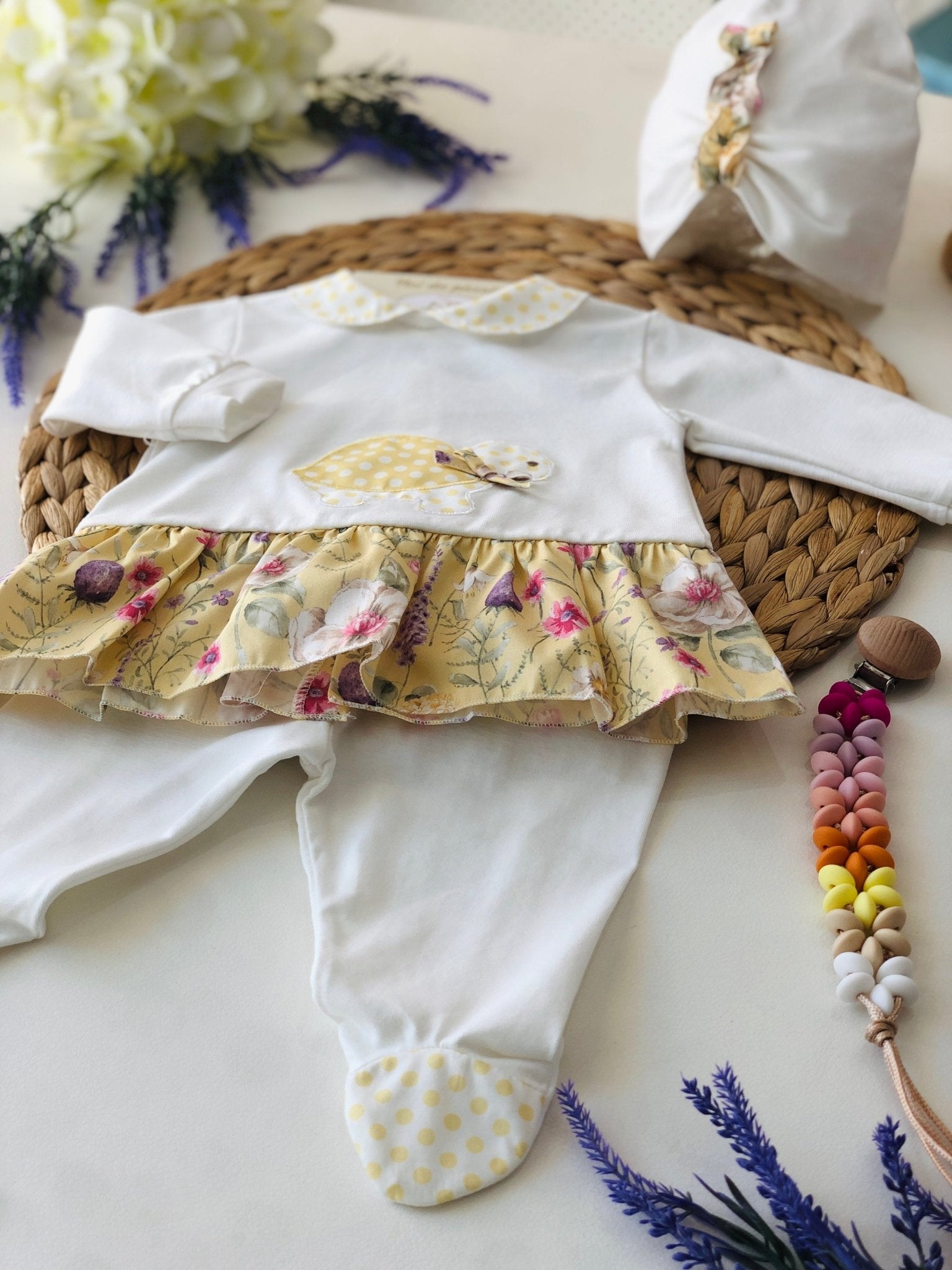 COMPLETO 2PZ BIANCO E SENAPE FIORELLINI - Noi da piccoli