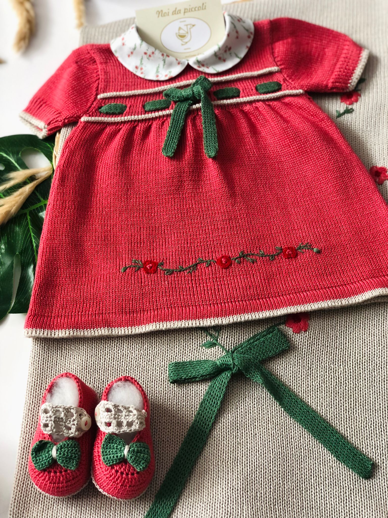 COORDINATO CON ABITINO RICAMATO A MANO GALLIPOLI - Noi da piccoli