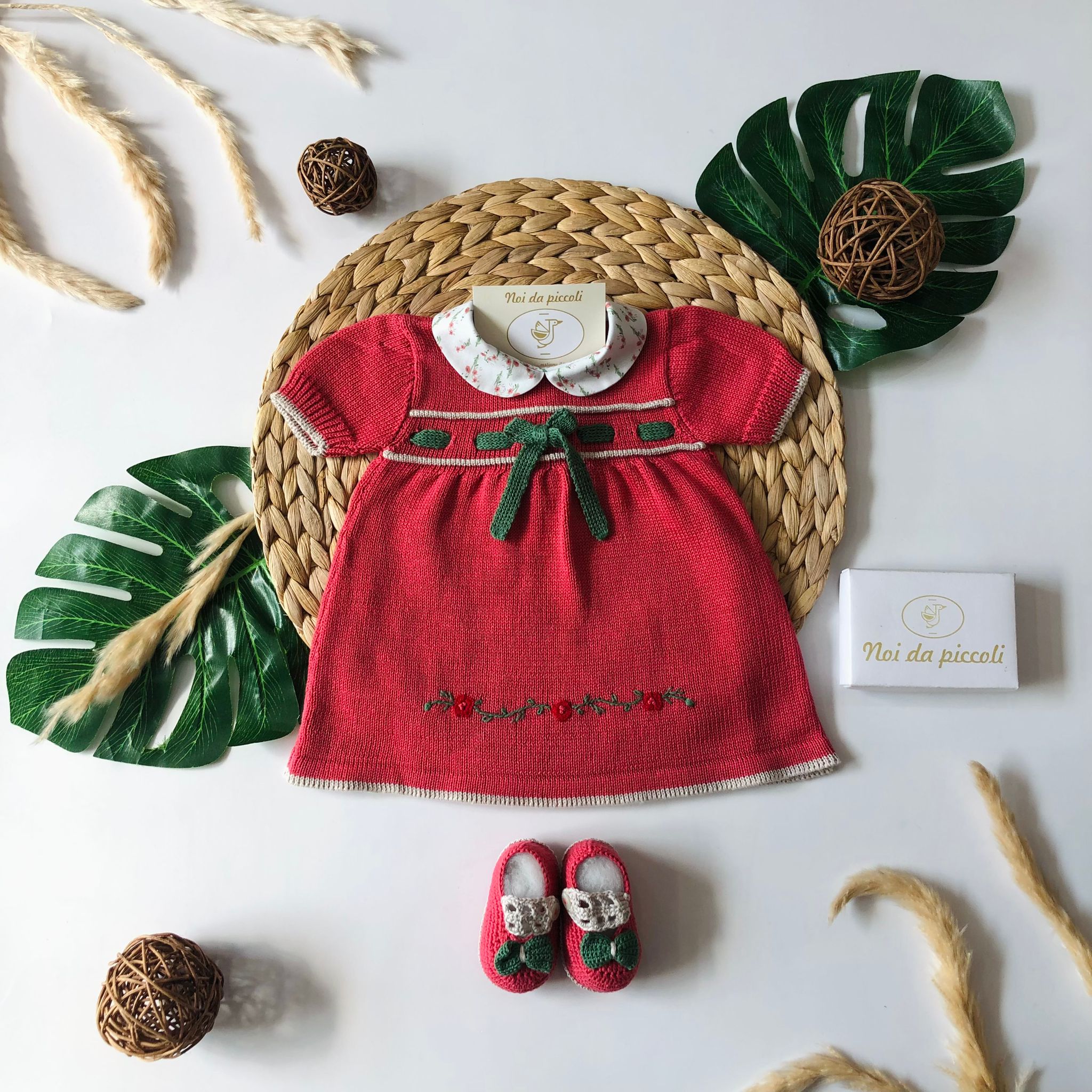 COORDINATO CON ABITINO RICAMATO A MANO GALLIPOLI - Noi da piccoli