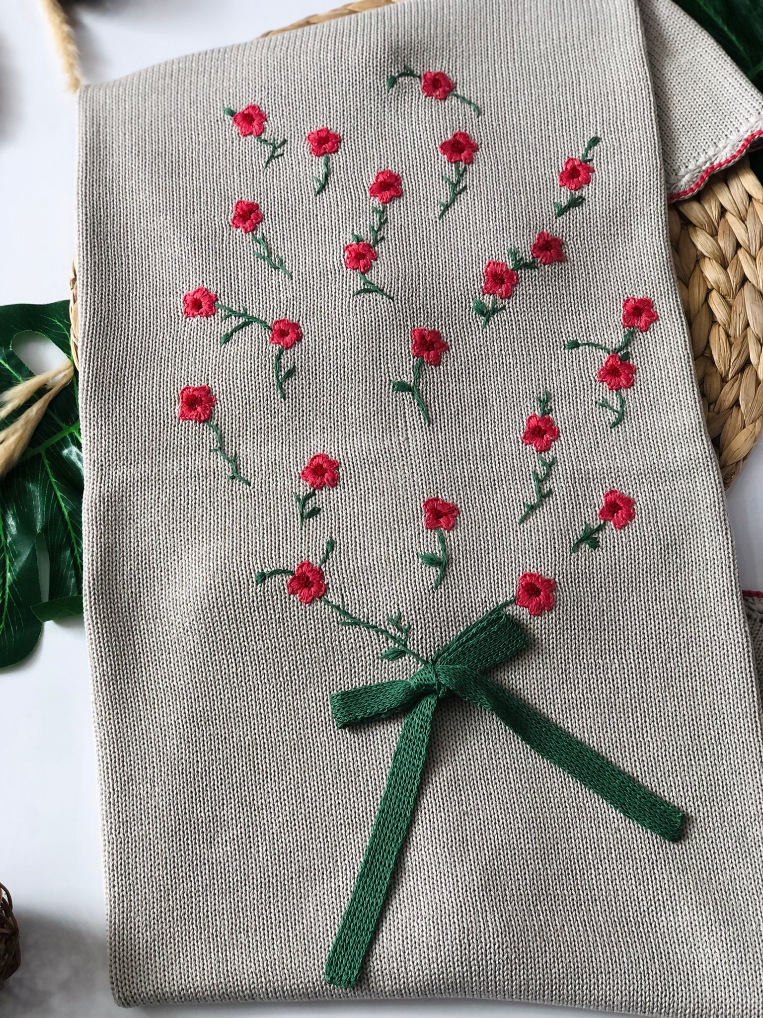 COORDINATO CON ABITINO RICAMATO A MANO GALLIPOLI - Noi da piccoli