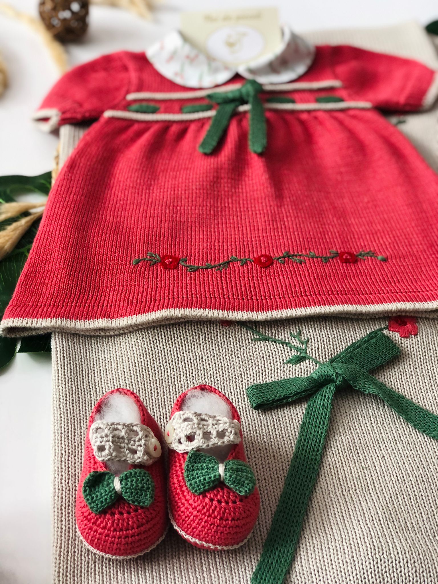 COORDINATO CON ABITINO RICAMATO A MANO GALLIPOLI - Noi da piccoli