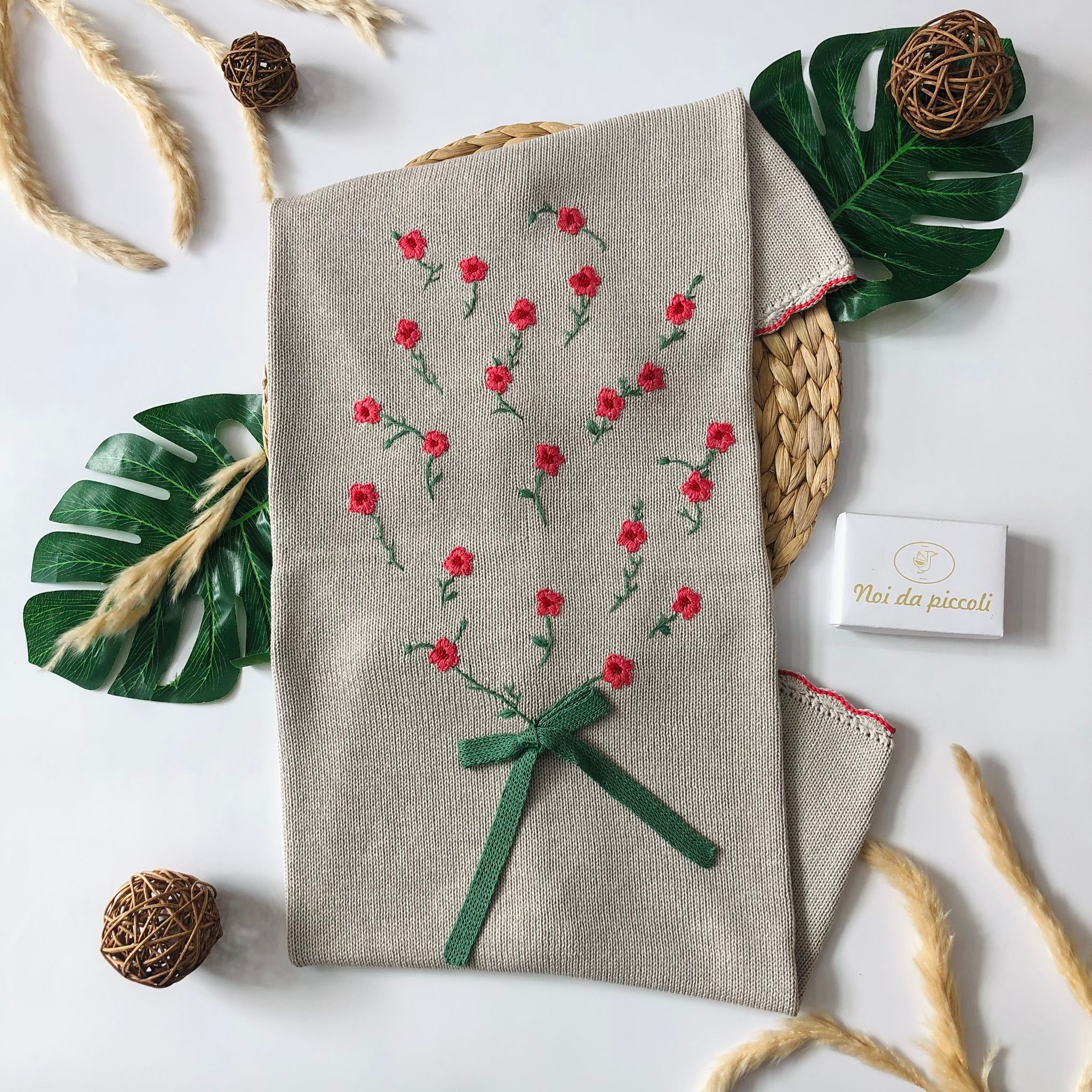 COORDINATO CON ABITINO RICAMATO A MANO GALLIPOLI - Noi da piccoli