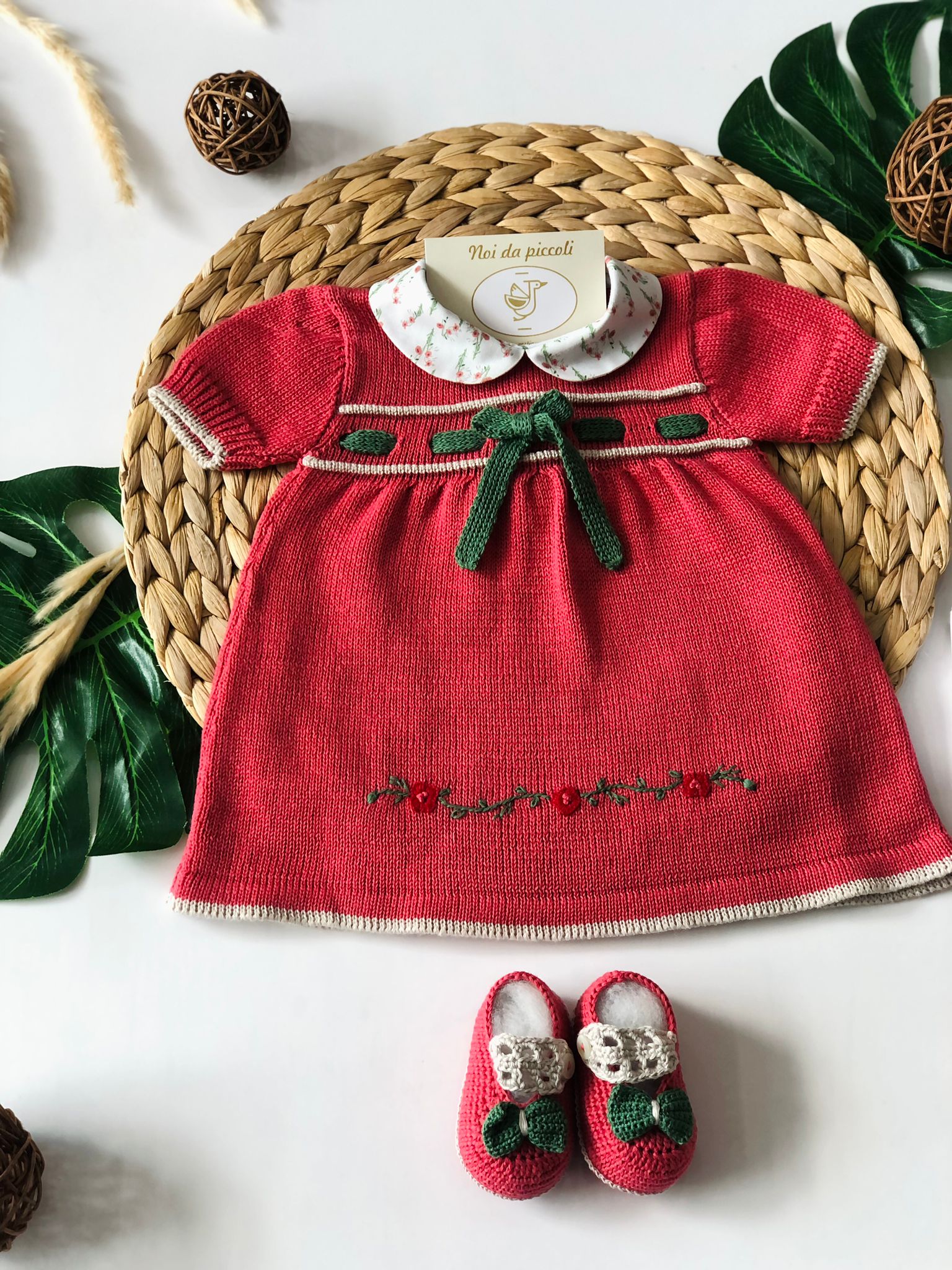 COORDINATO CON ABITINO RICAMATO A MANO GALLIPOLI - Noi da piccoli
